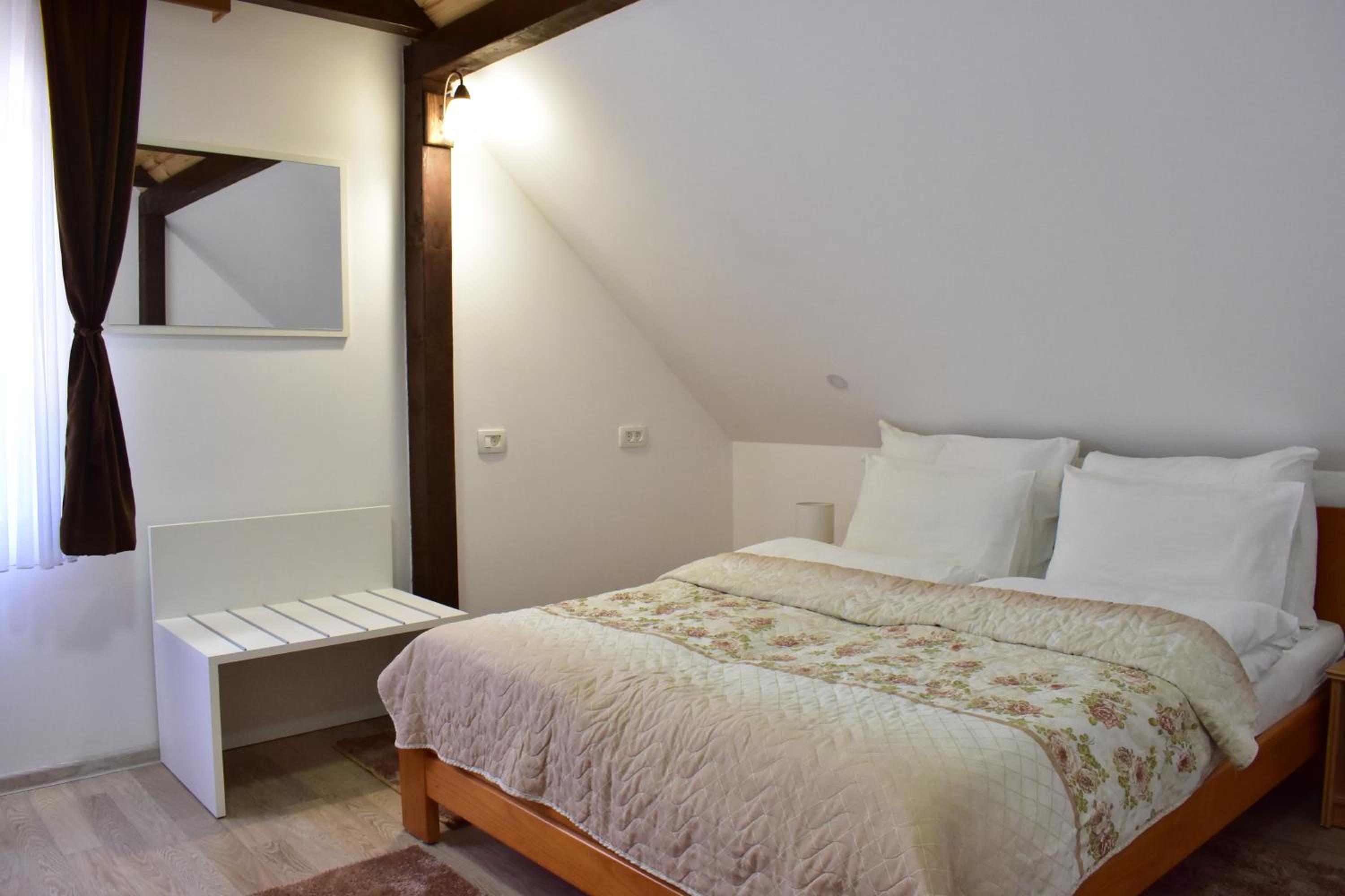 Double Room - Photo 22