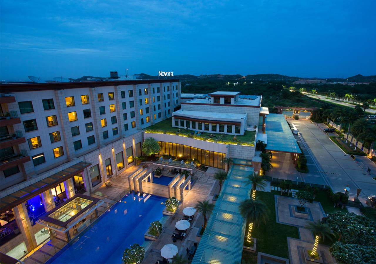Deluxe Queen Suite With Two Way Airport Transfer, Privileged Access To Executive Lounge With Drinks (Selected Imfl) And Snacks From 6-8 Pm Deluxe Queen Suite With Two Way Airport Transfer, Privileged Access To Executive Lounge With Drinks (Selected Imfl) And Snacks From 6-8 Pm