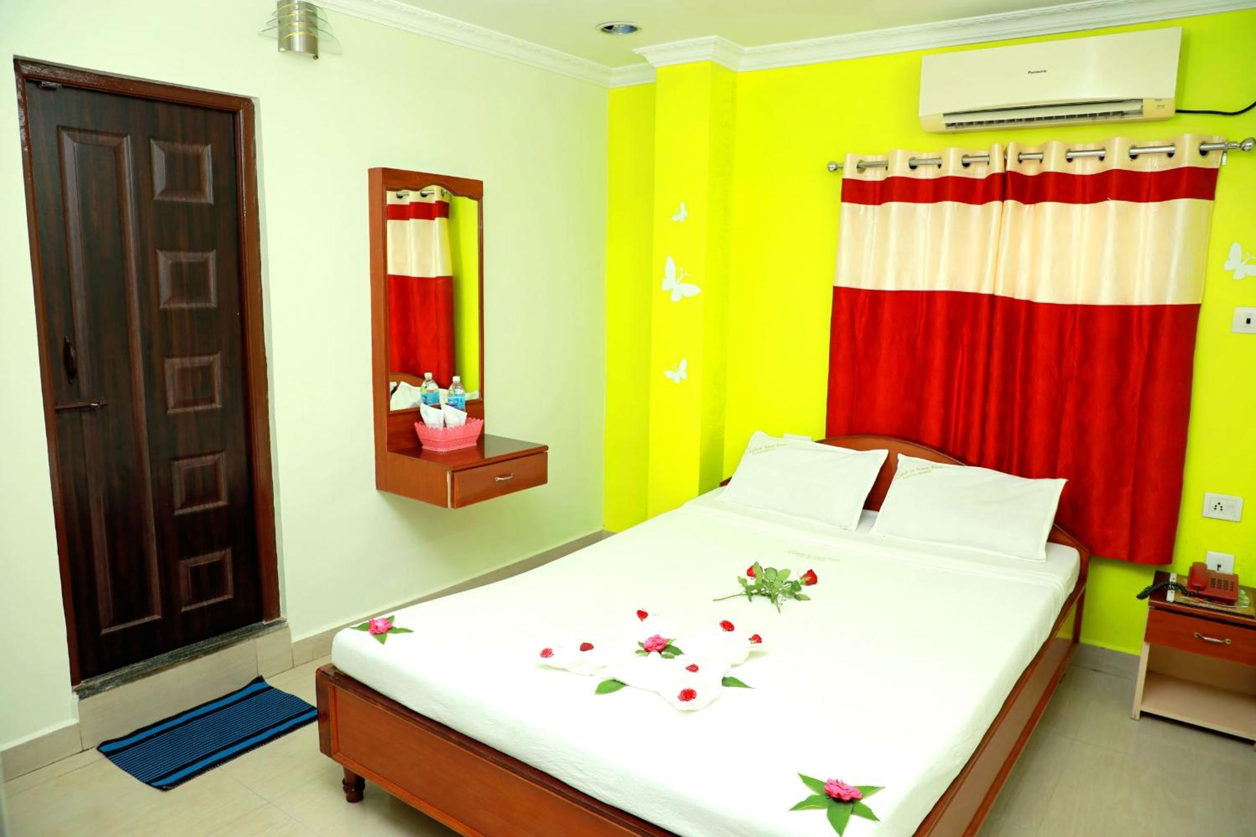 Standard Double Room - Photo 9