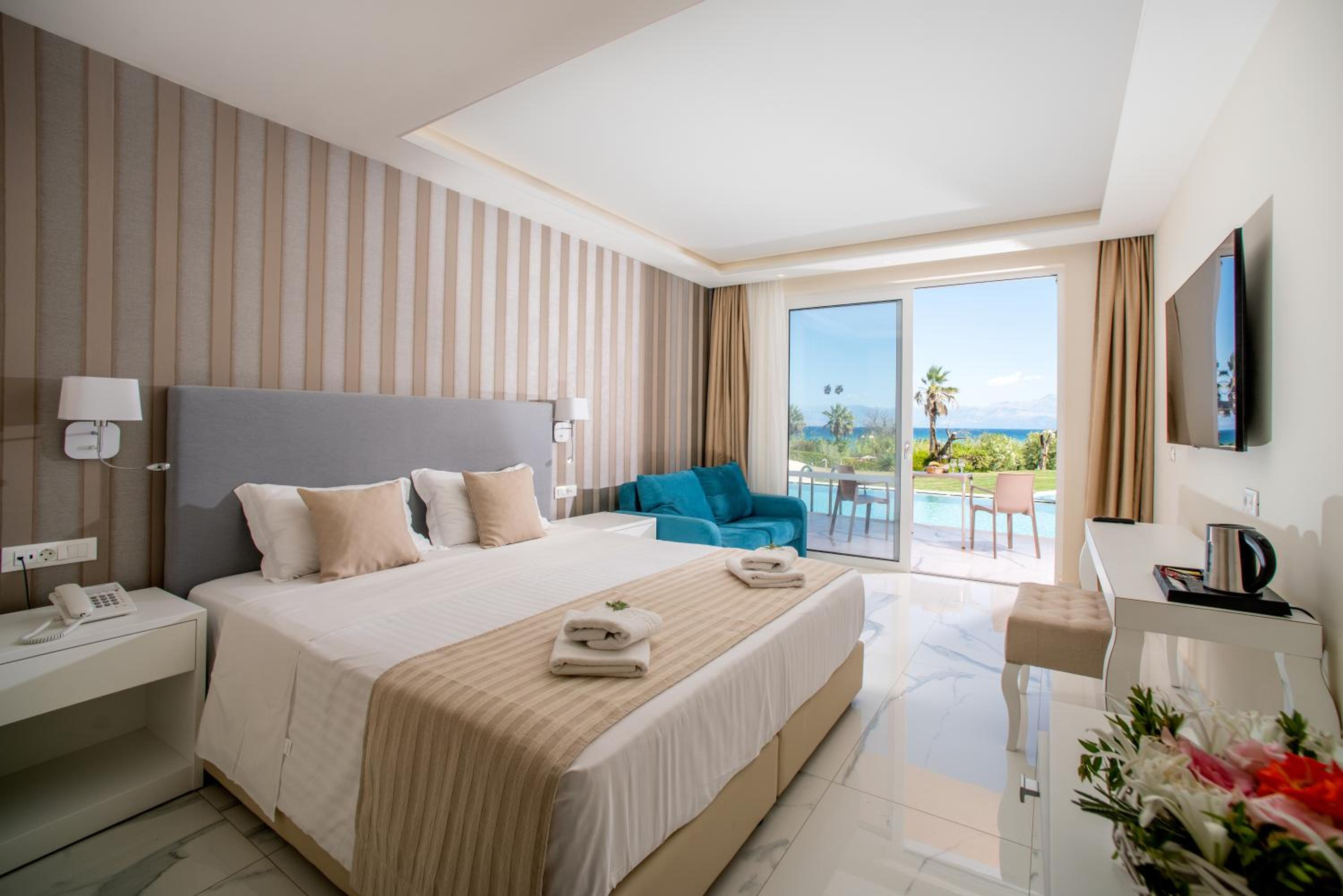 Double or Twin Room with Swimming Pool Access