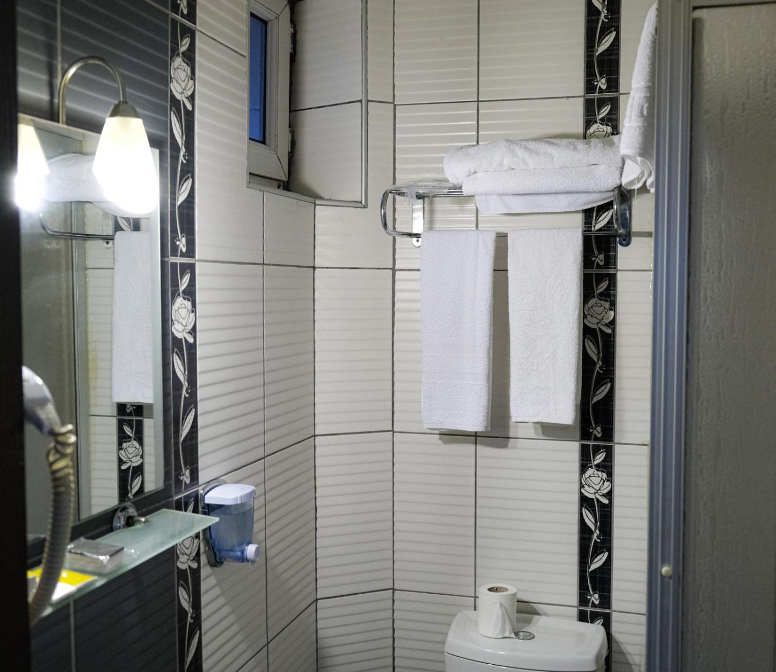 Double Room - Photo 5