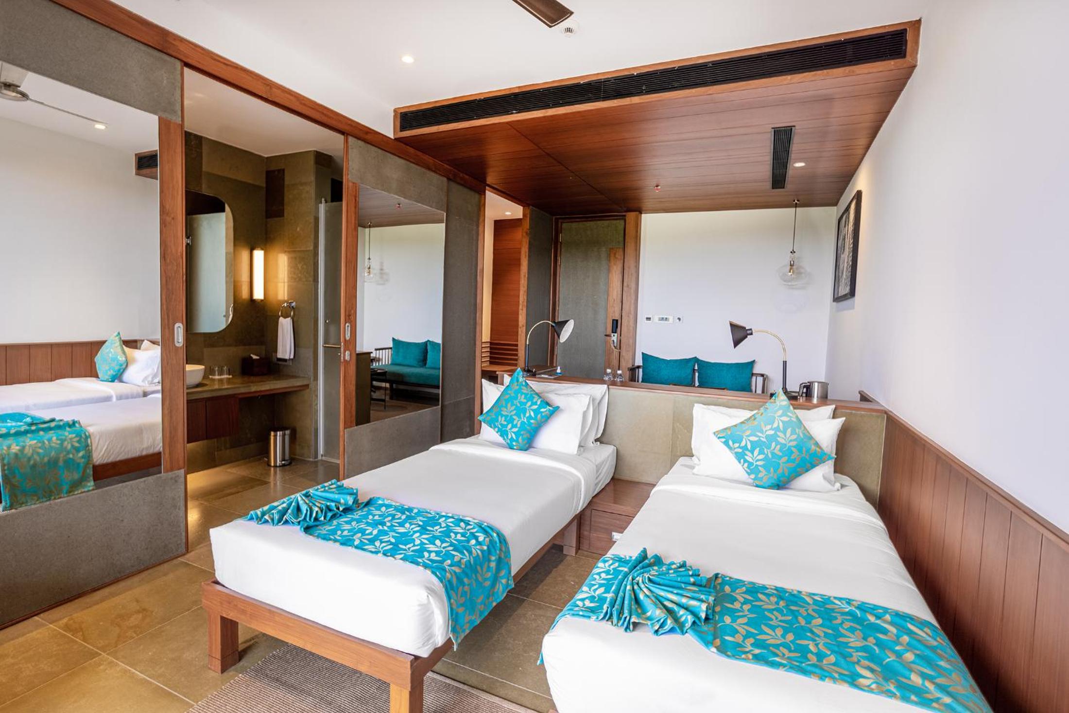 Deluxe Double or Twin Room with Balcony - Photo 6