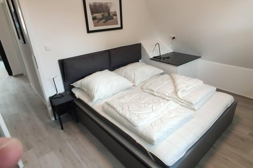 Five-Bedroom House photo 1