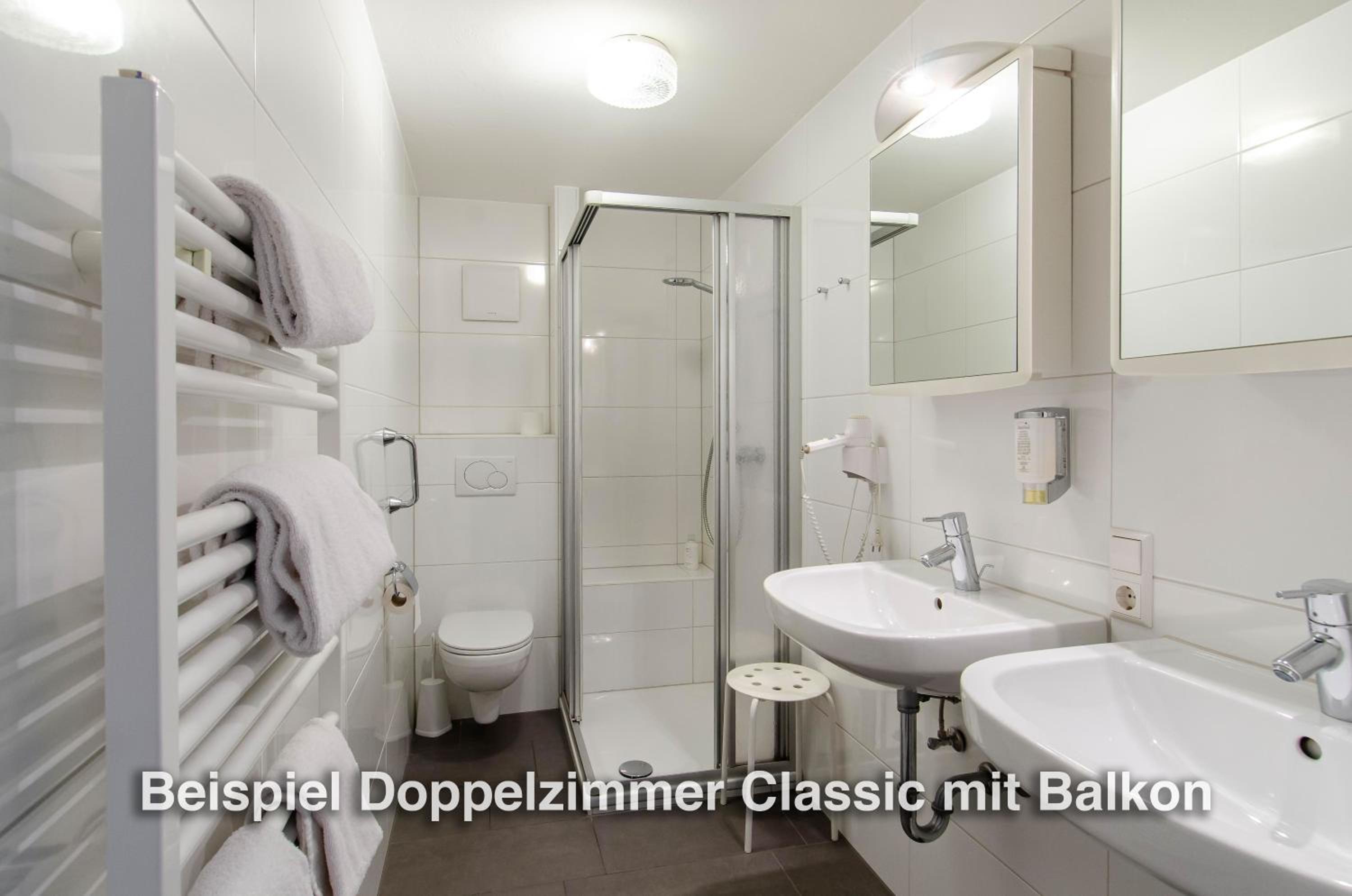 Double Room with Balcony - Photo 5