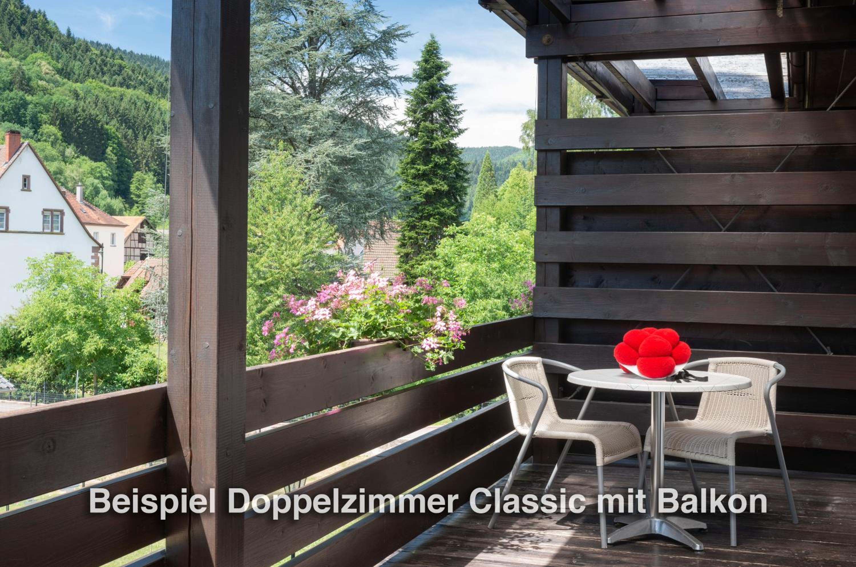 Double Room with Balcony - Photo 4
