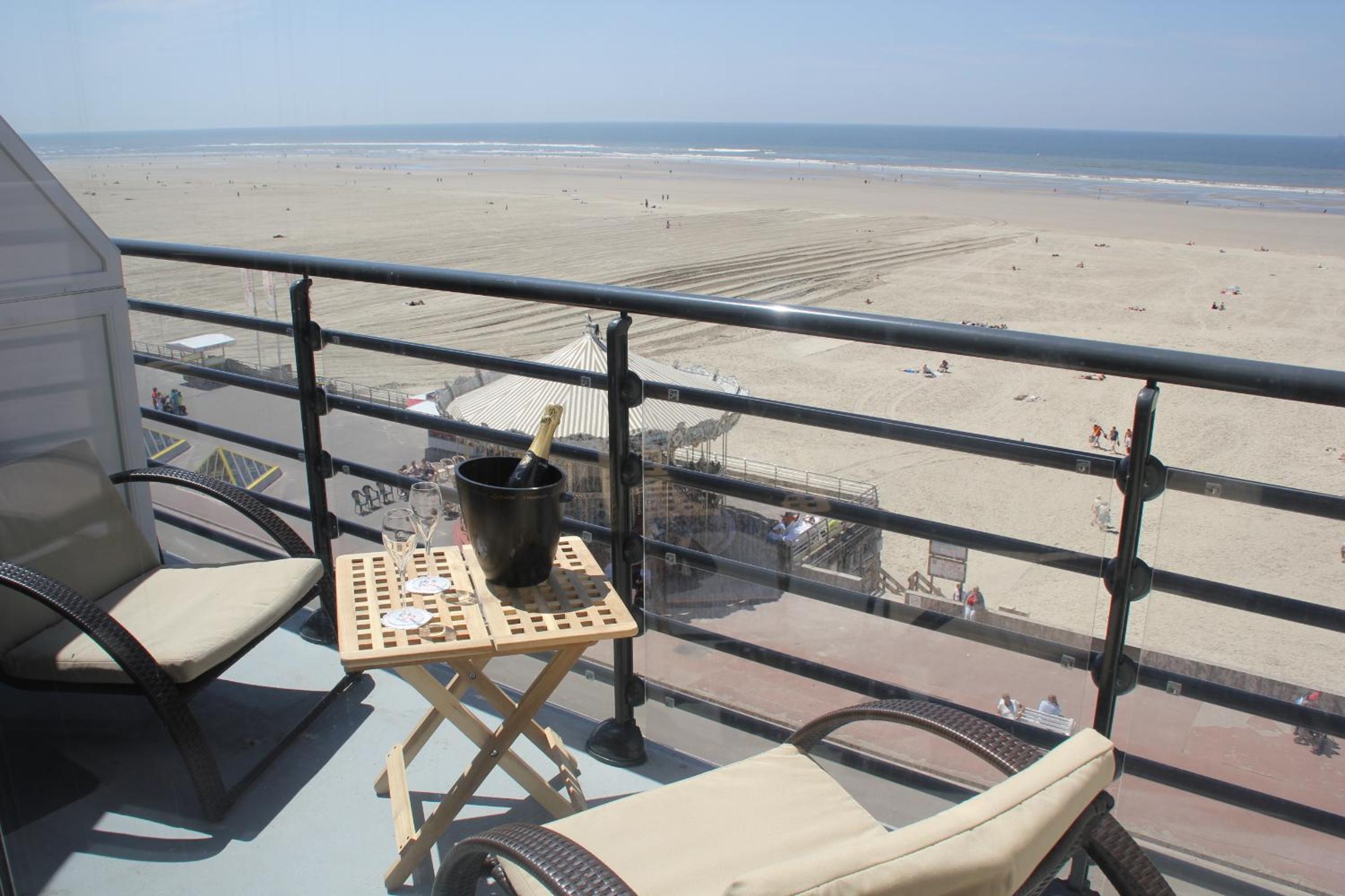 Superior Double Room with Sea View - Photo 3