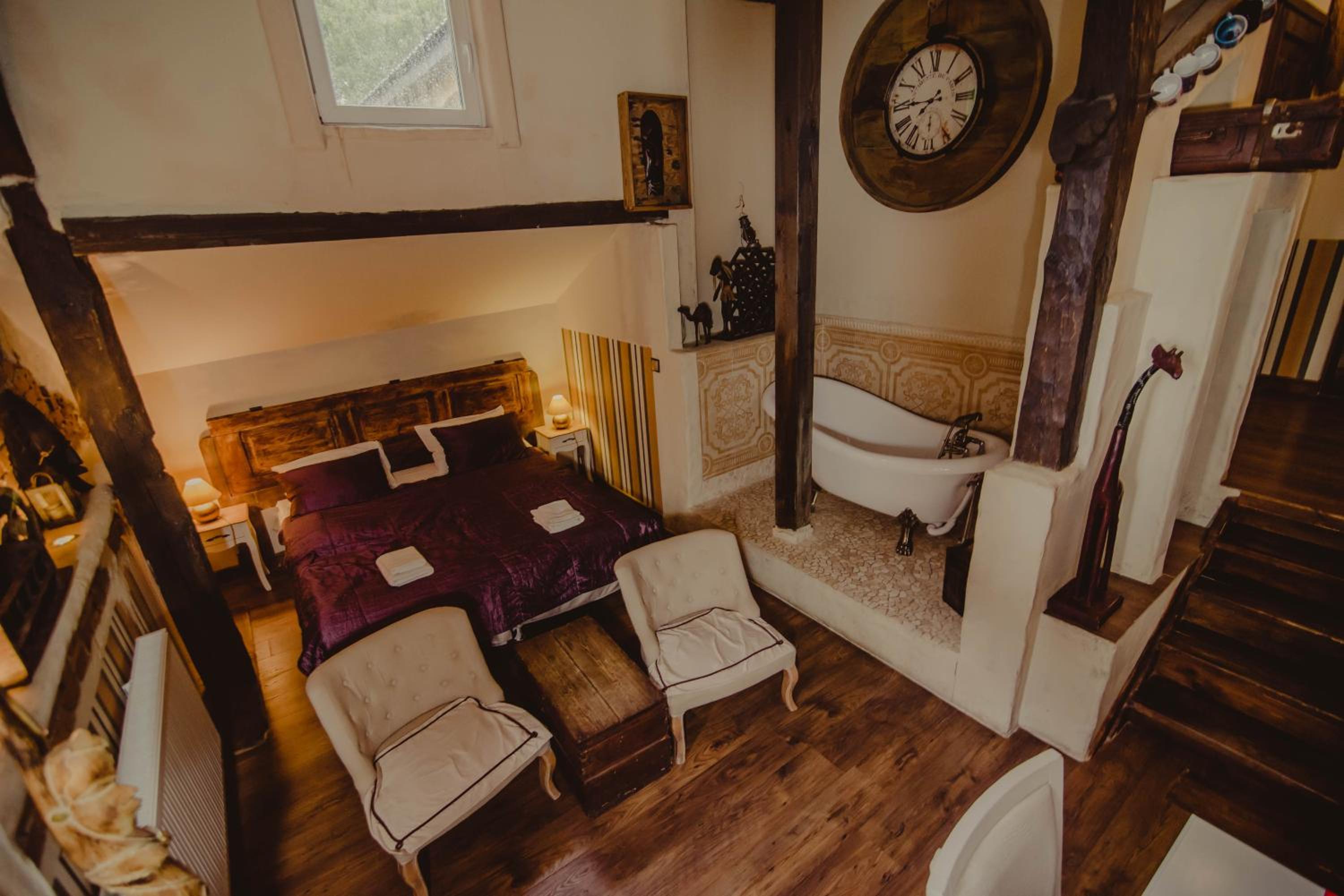 Large Double Room - Photo 3