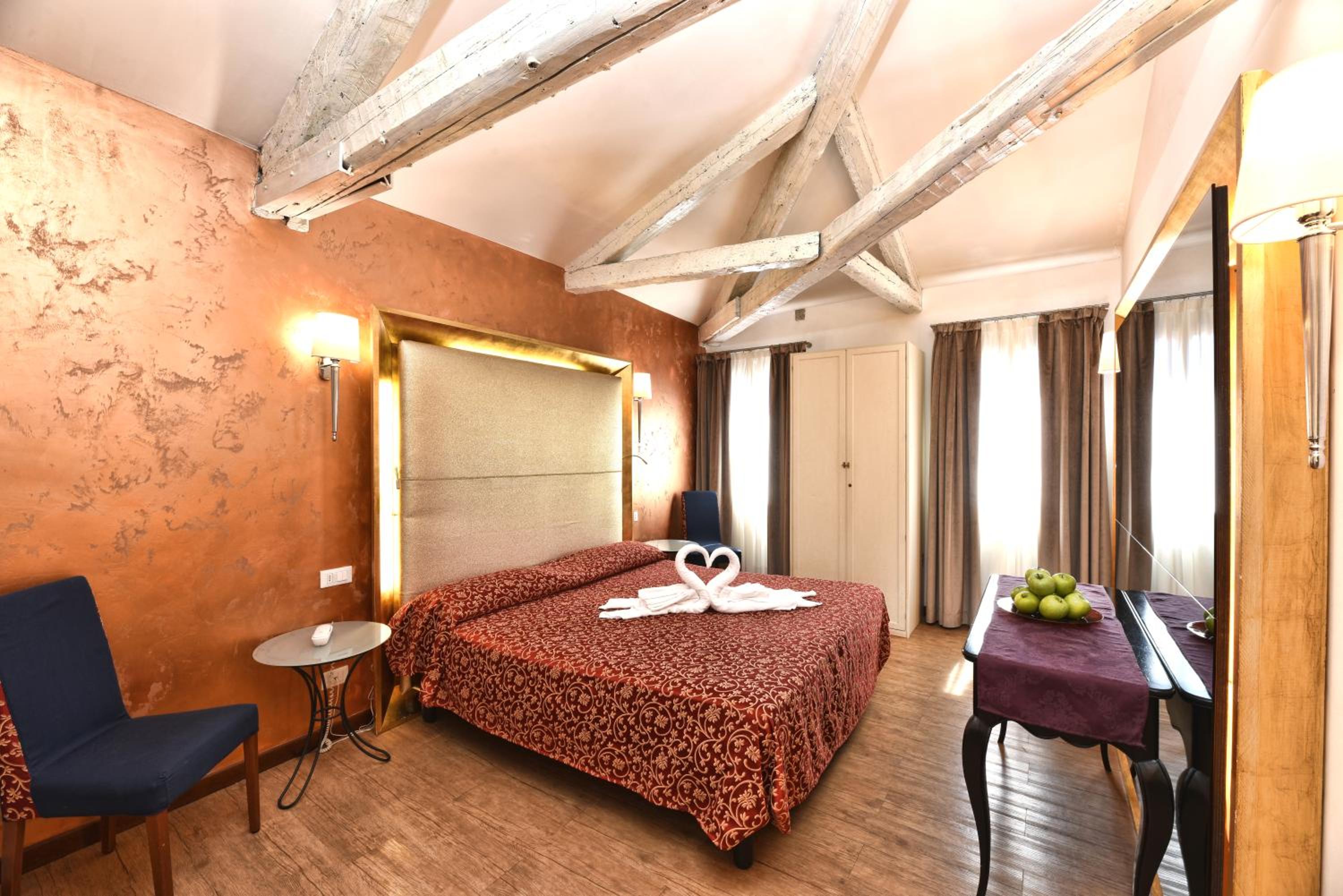Deluxe Double Room photo 2