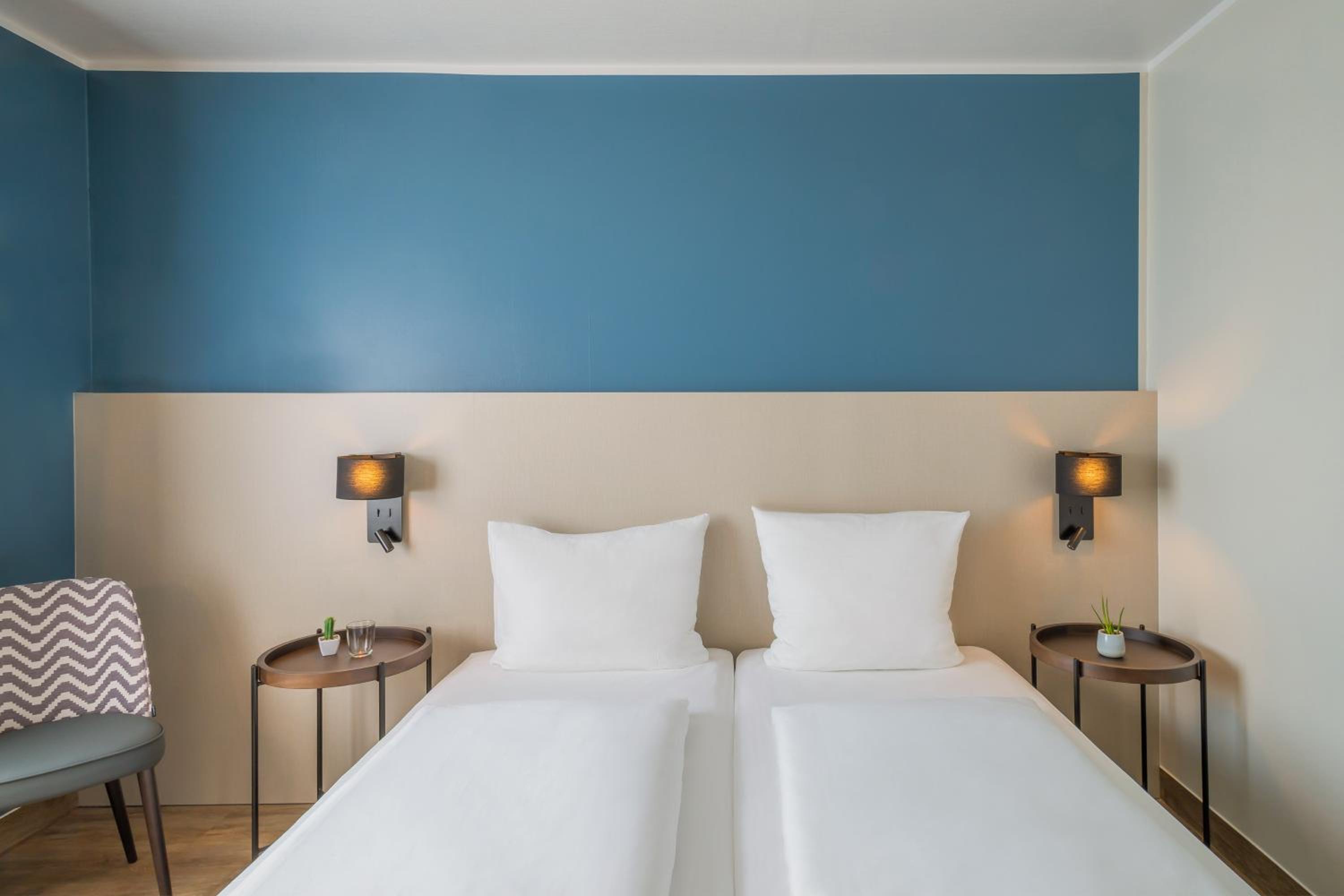 Standard Room thumbnail 5