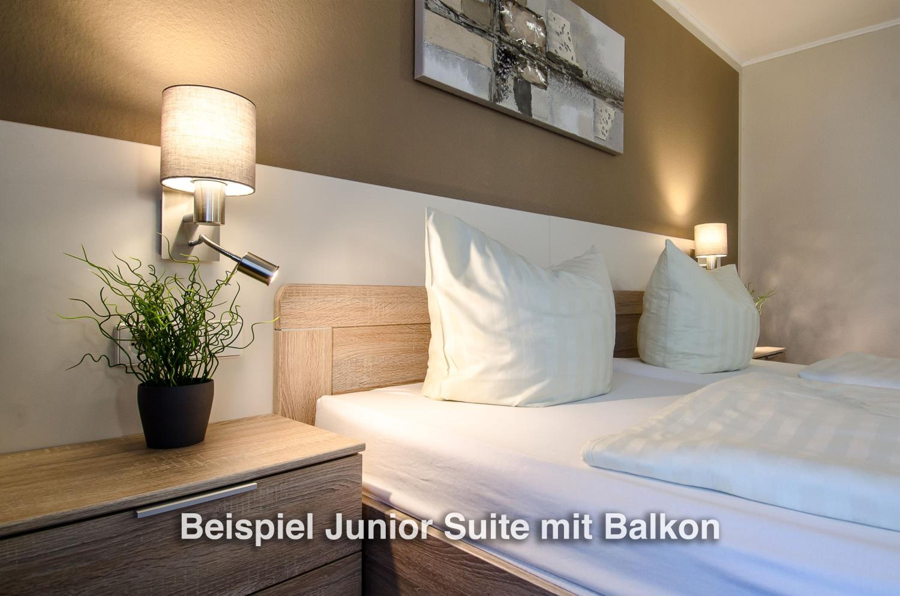 Junior Suite with Balcony - Photo 2
