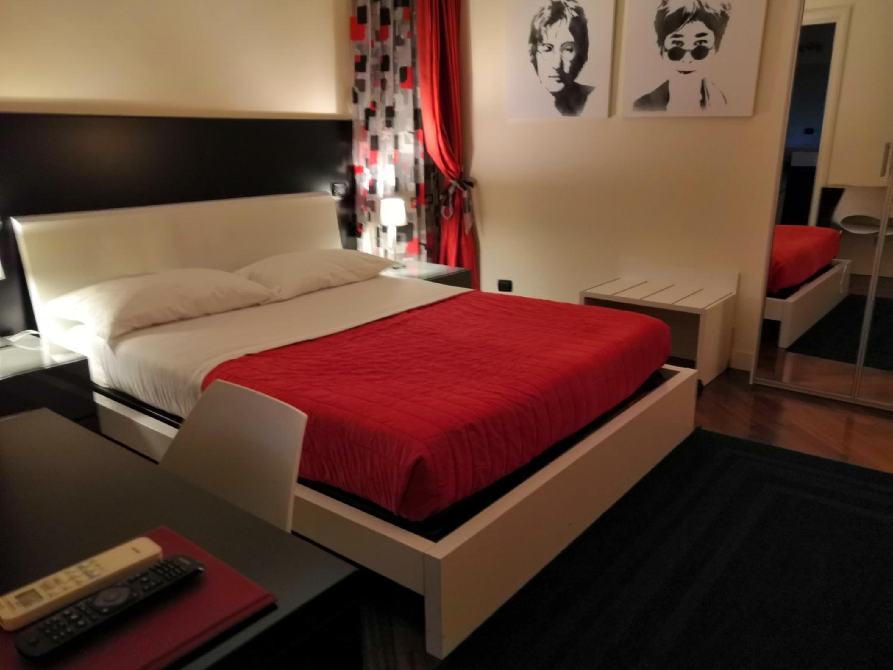Deluxe Room - Photo 19