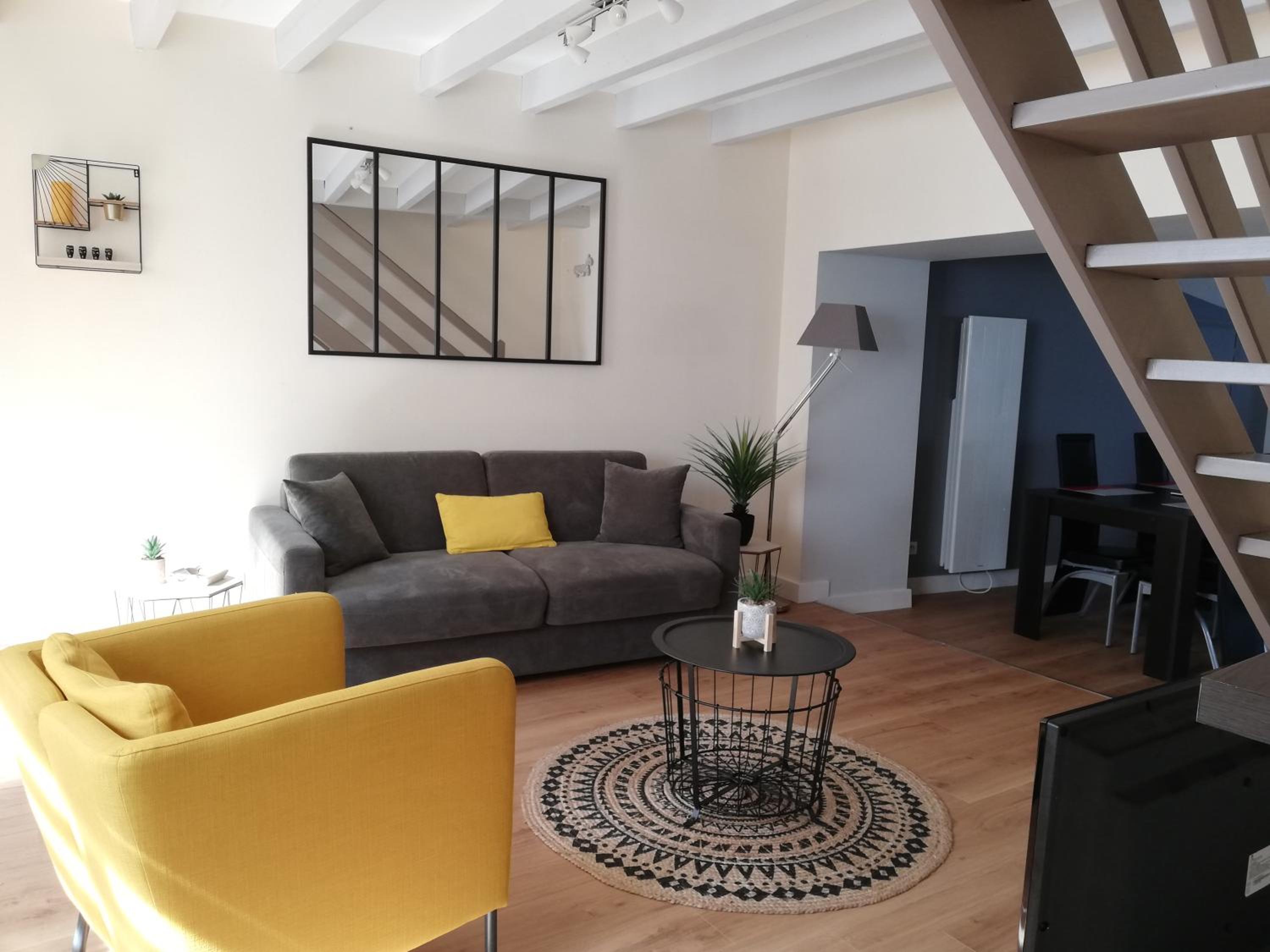 Superior Family Room photo 2
