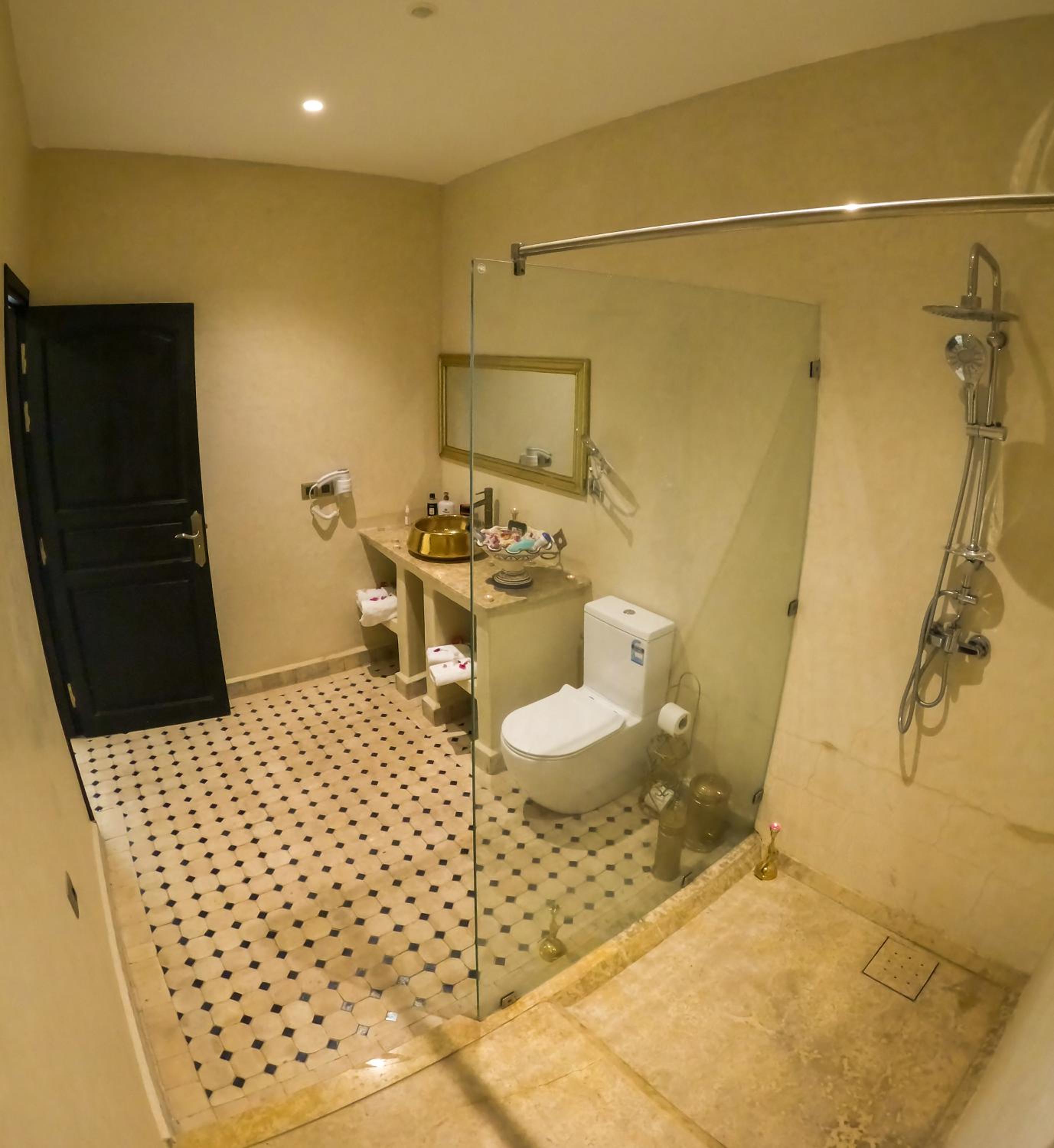 Double or Twin Room with Pool View - Photo 4