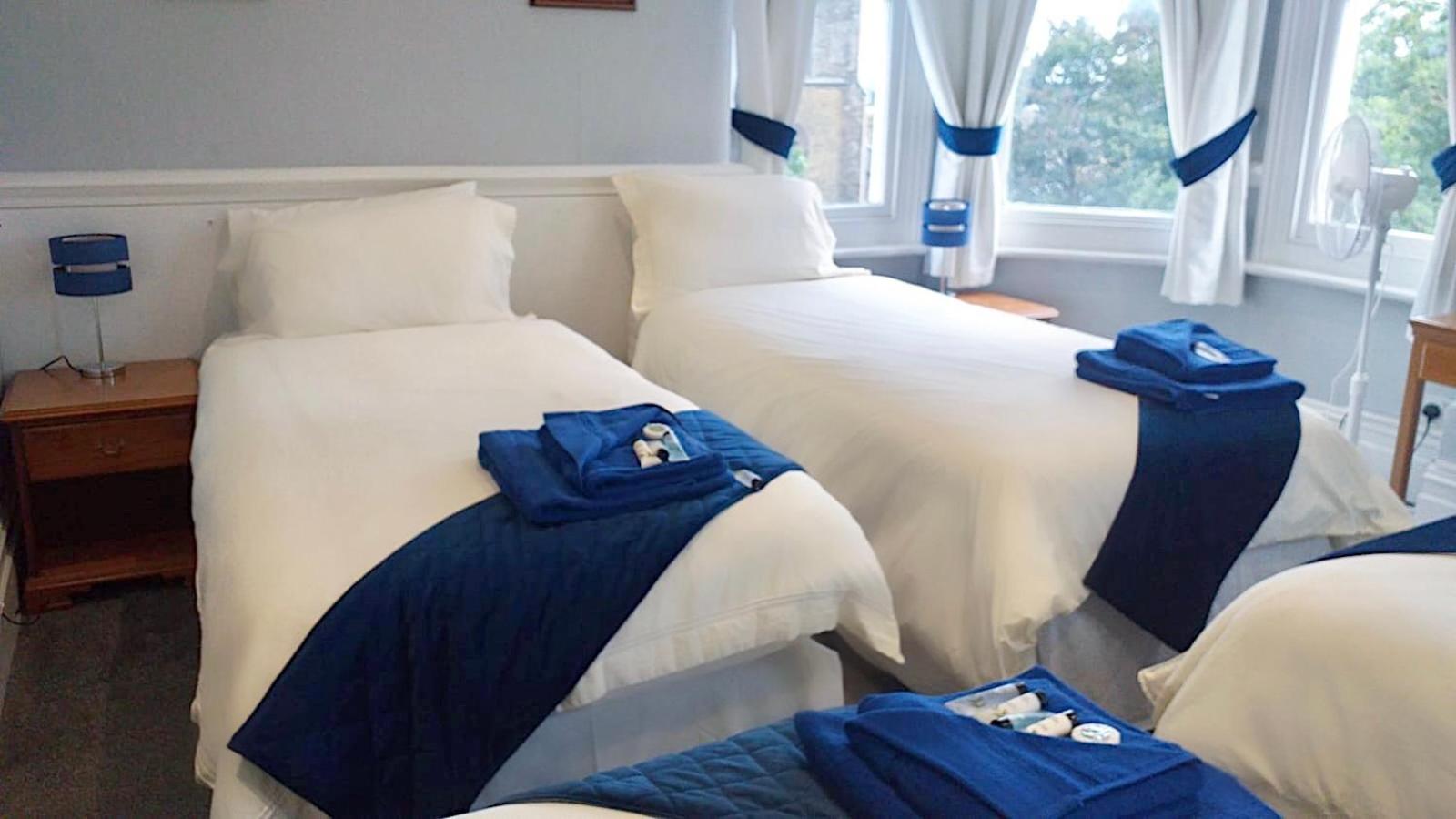 Quadruple Room with Private Bathroom photo 3