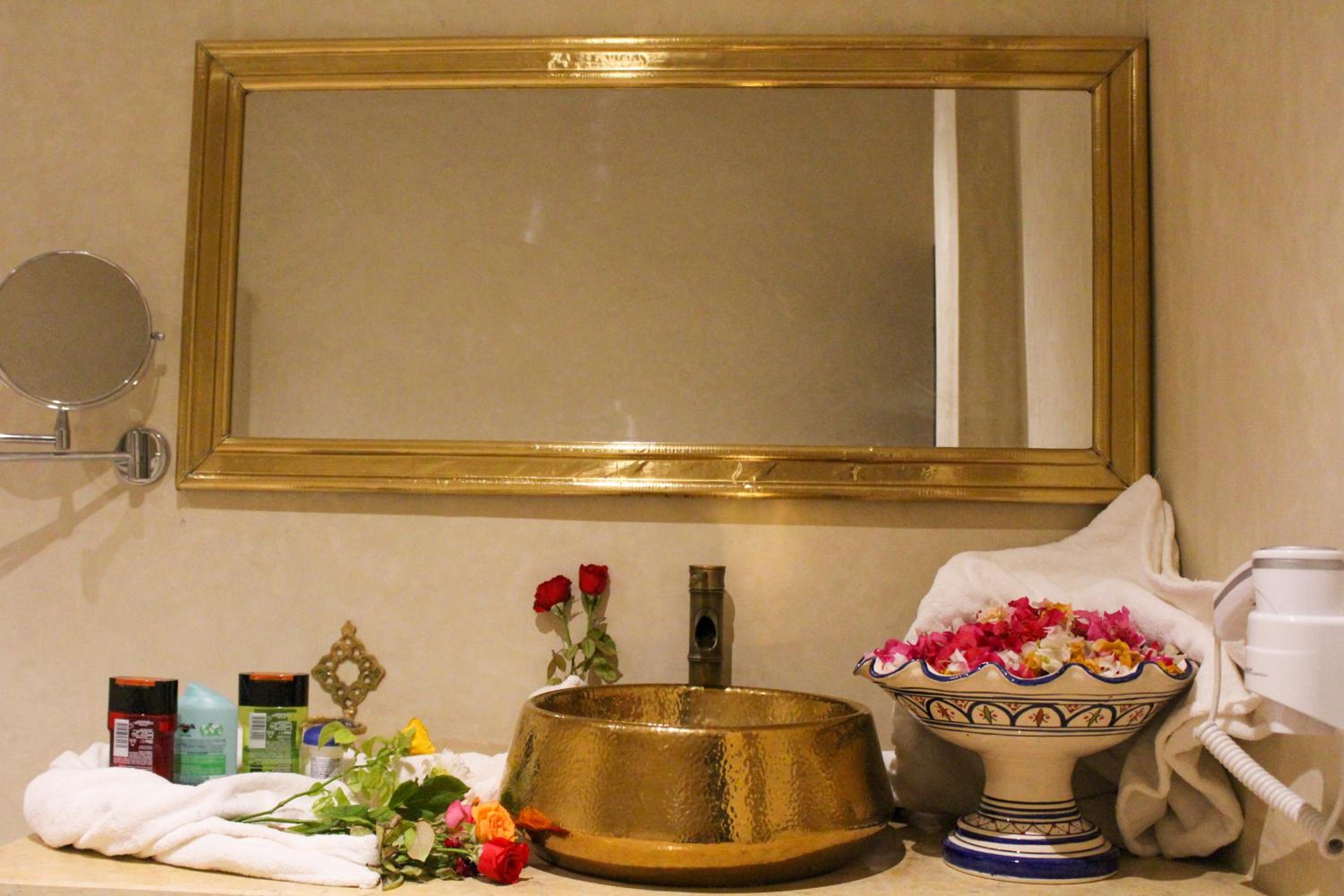 Twin Room with Pool View - Photo 4