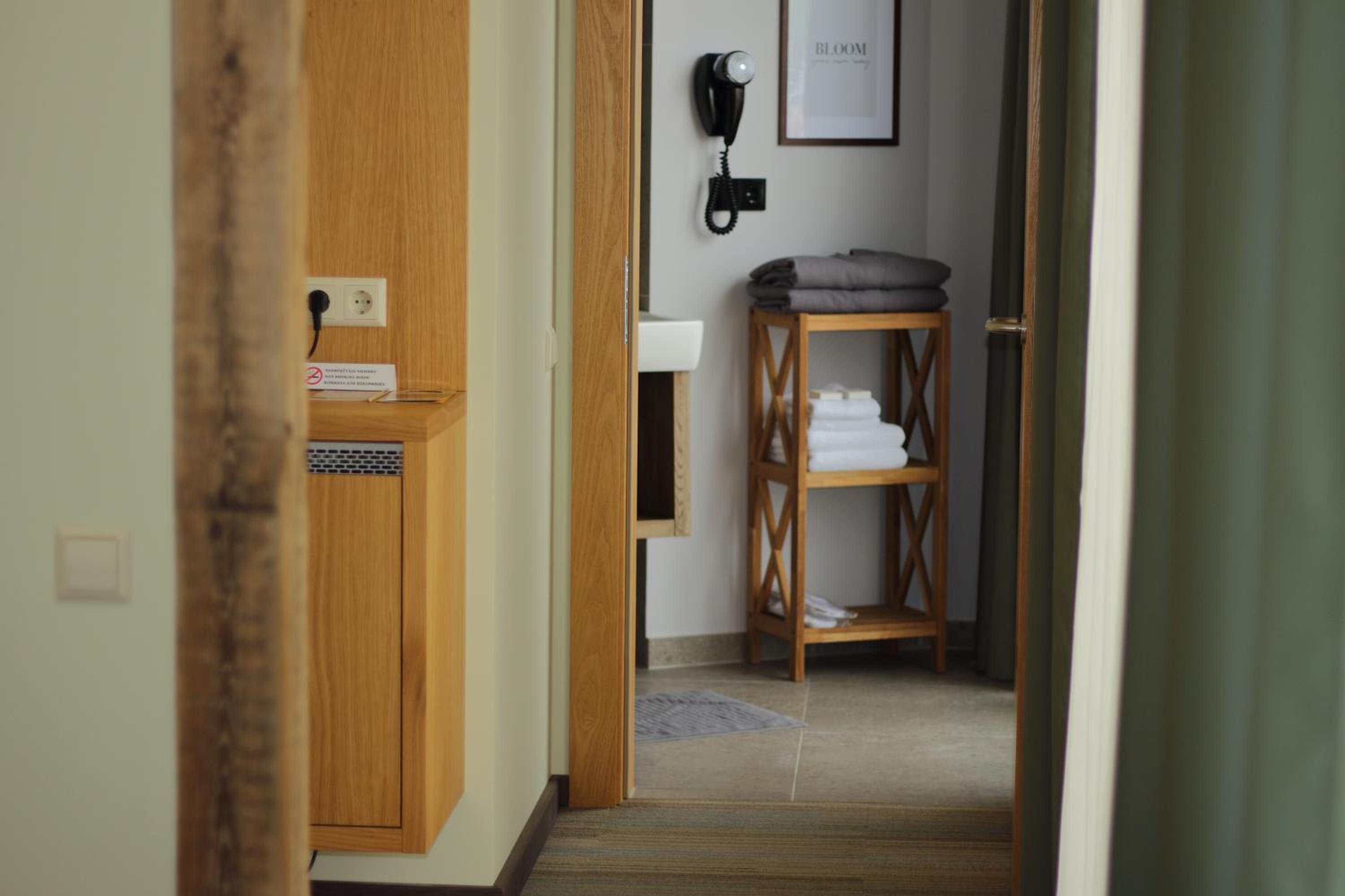 Business Double Room - Photo 8