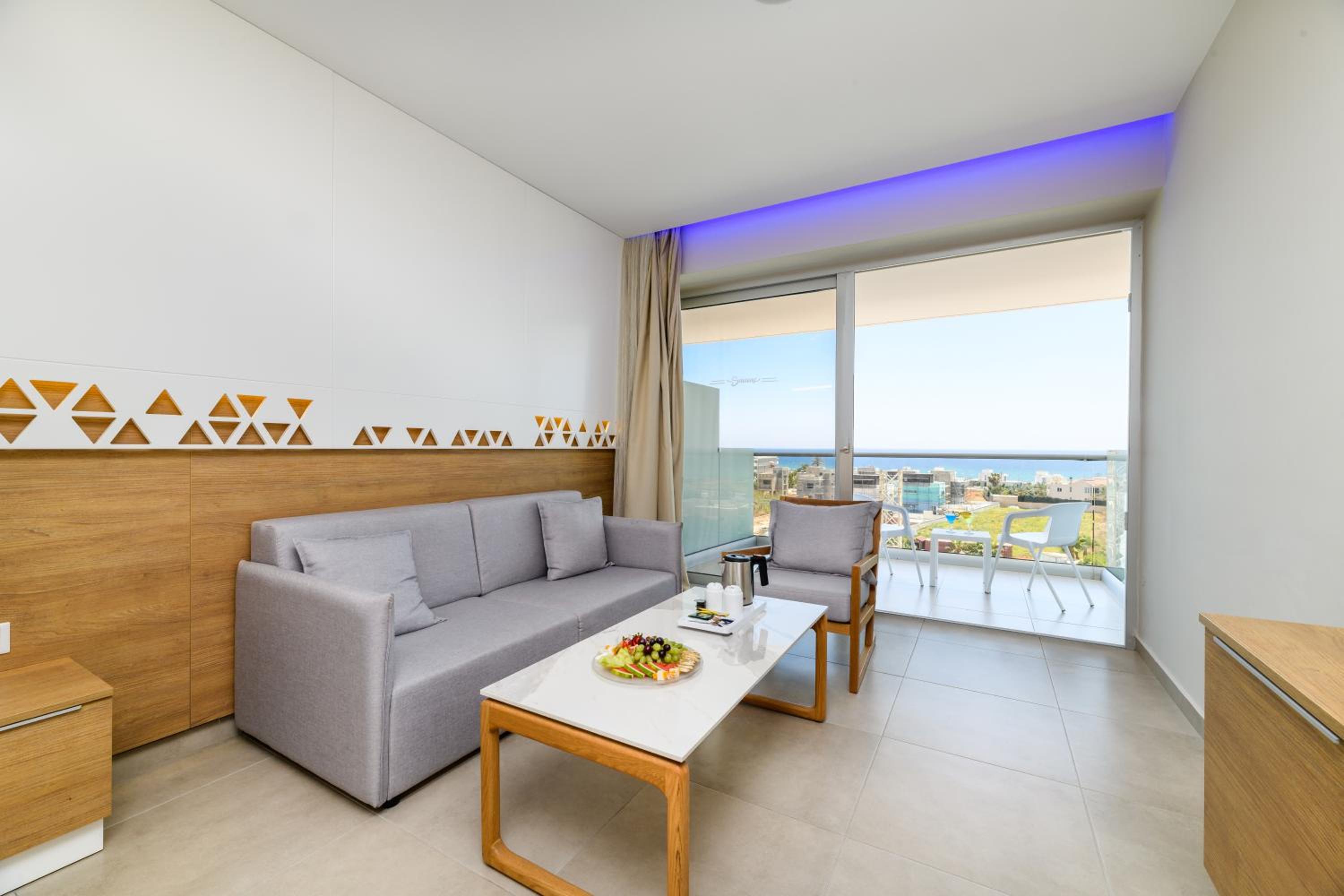 Penthouse Junior Suite with Sea View - Photo 2
