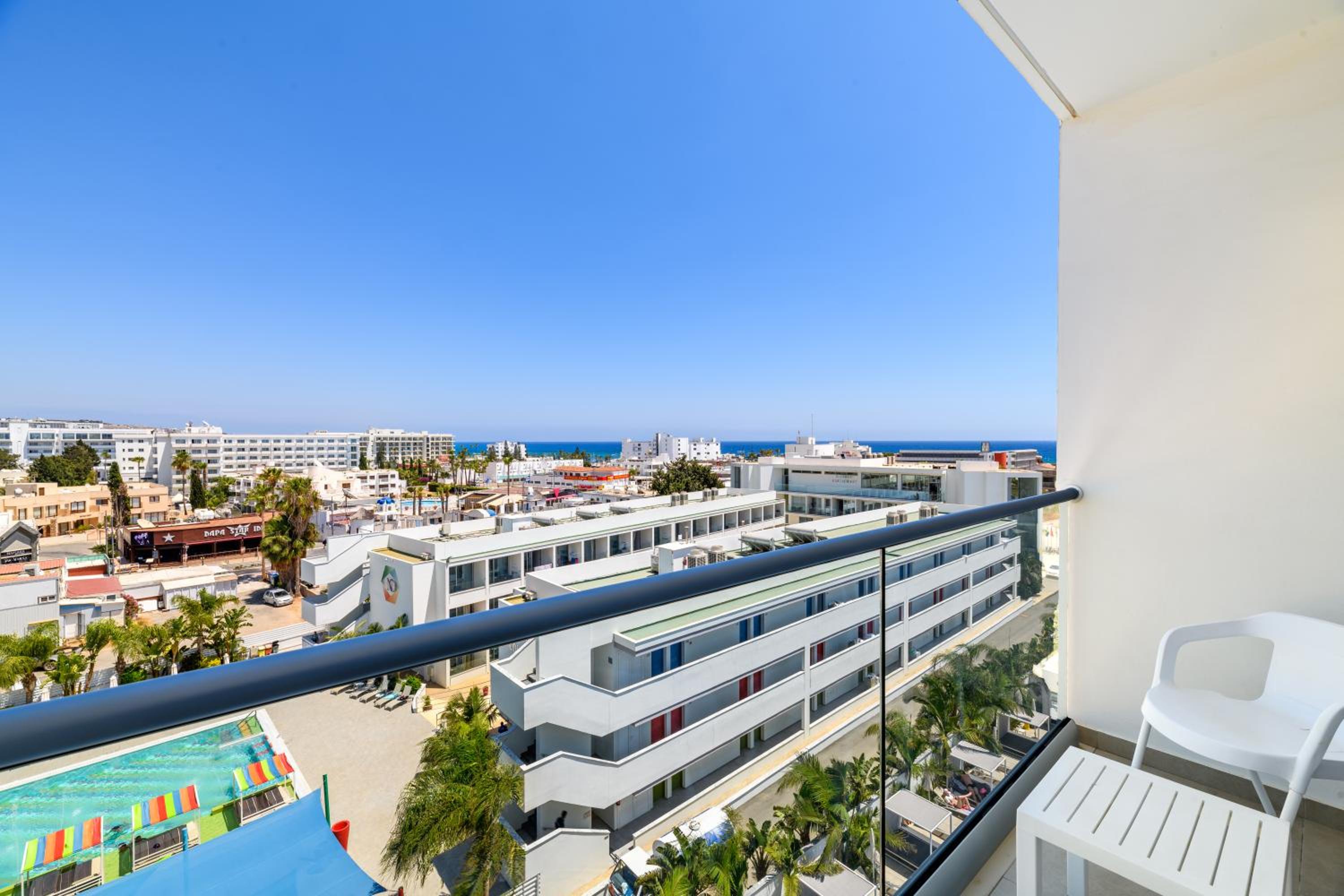 Deluxe Double or Twin Room with Pool View - Photo 5