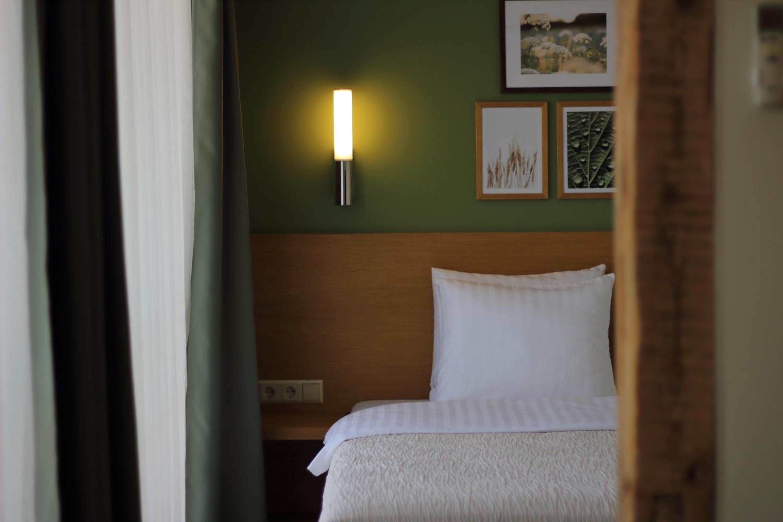 Business Double Room - Photo 13