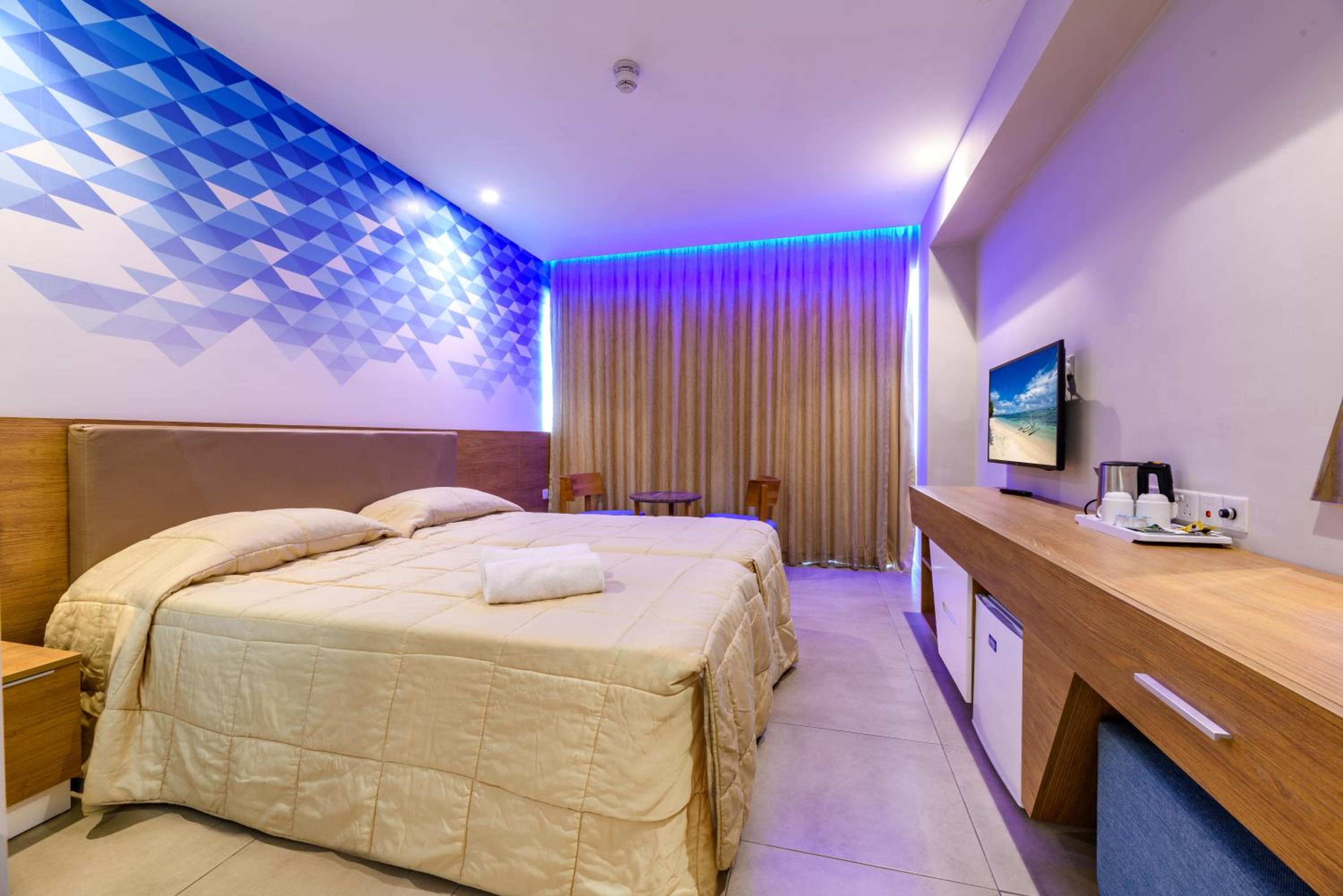 Deluxe Double or Twin Room with Inland View - Photo 2