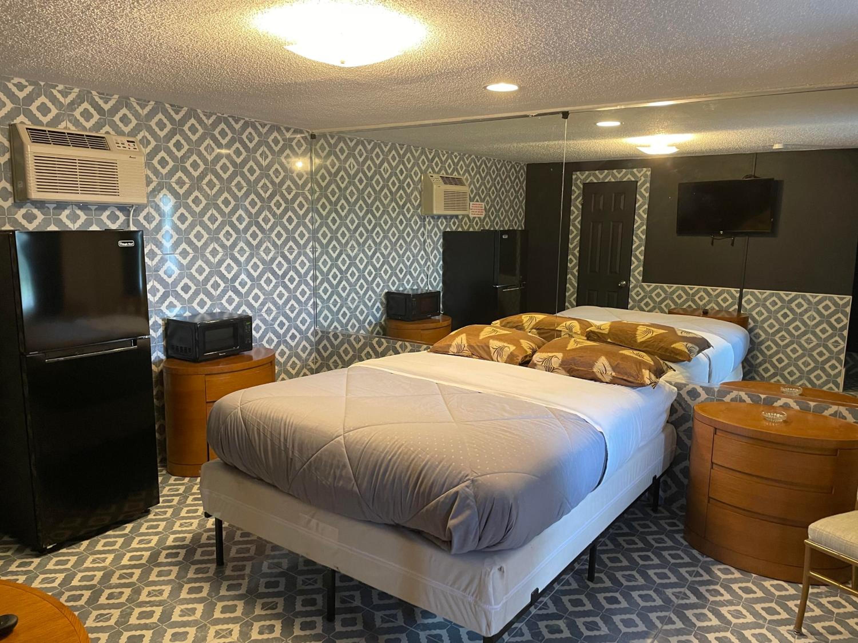 Queen Studio