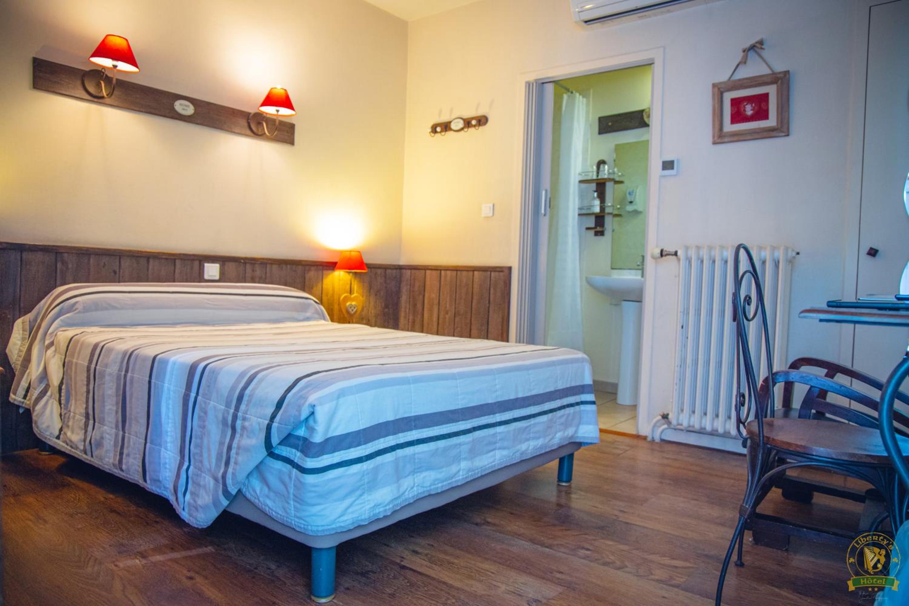 Standard Double Room - Photo 2