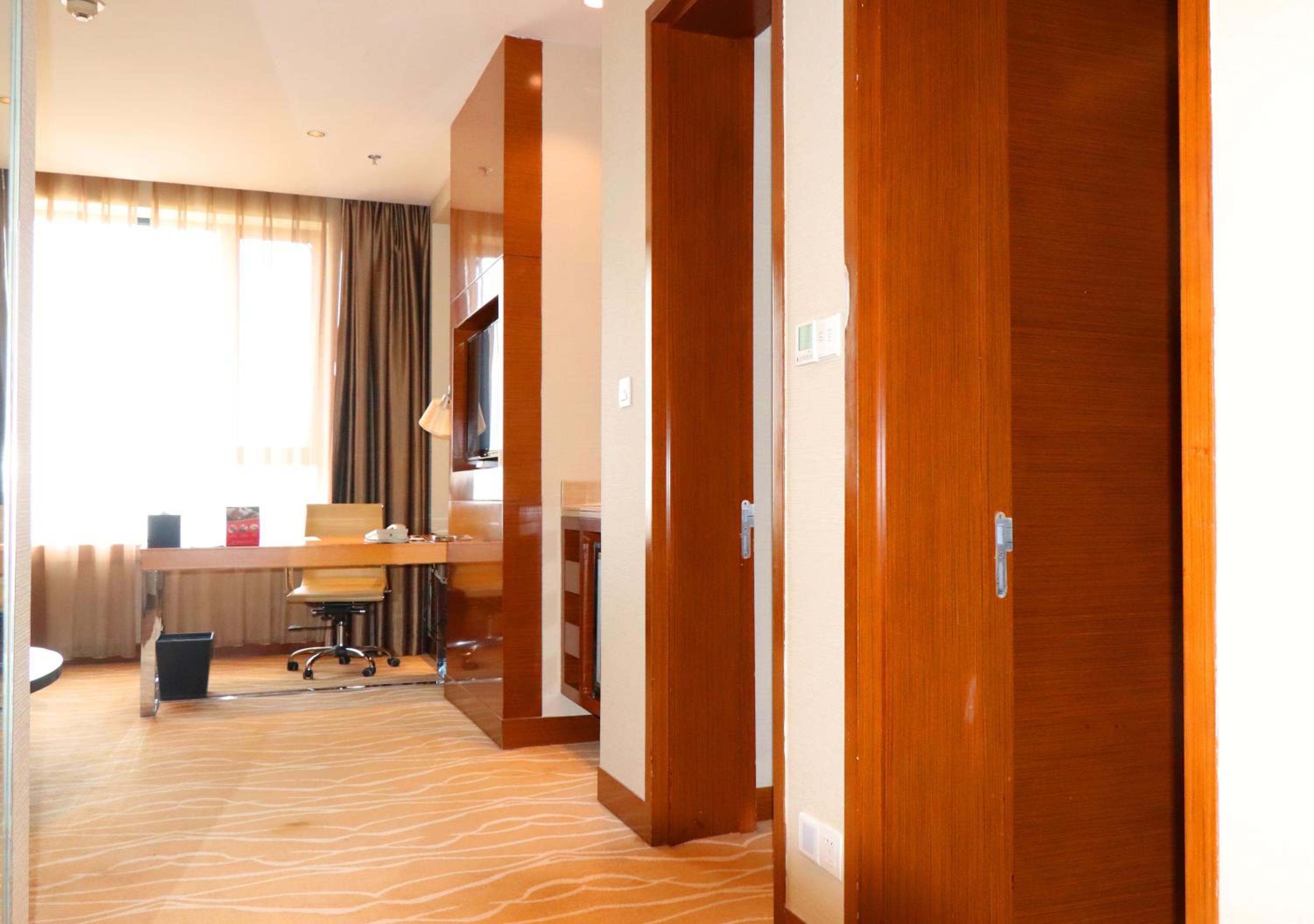 One-Bedroom Suite photo 1