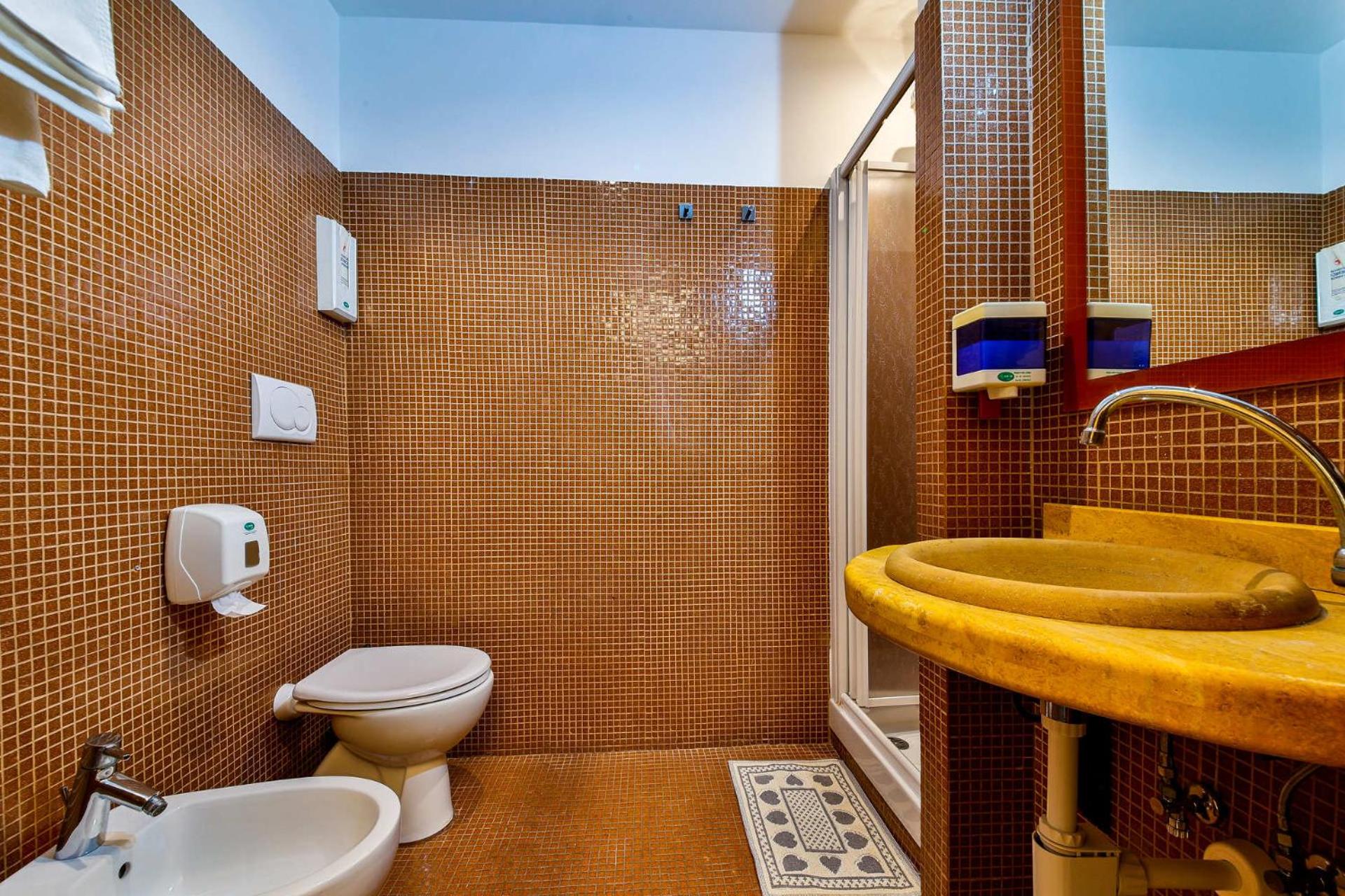 Double or Twin Room with Private Bathroom photo 2