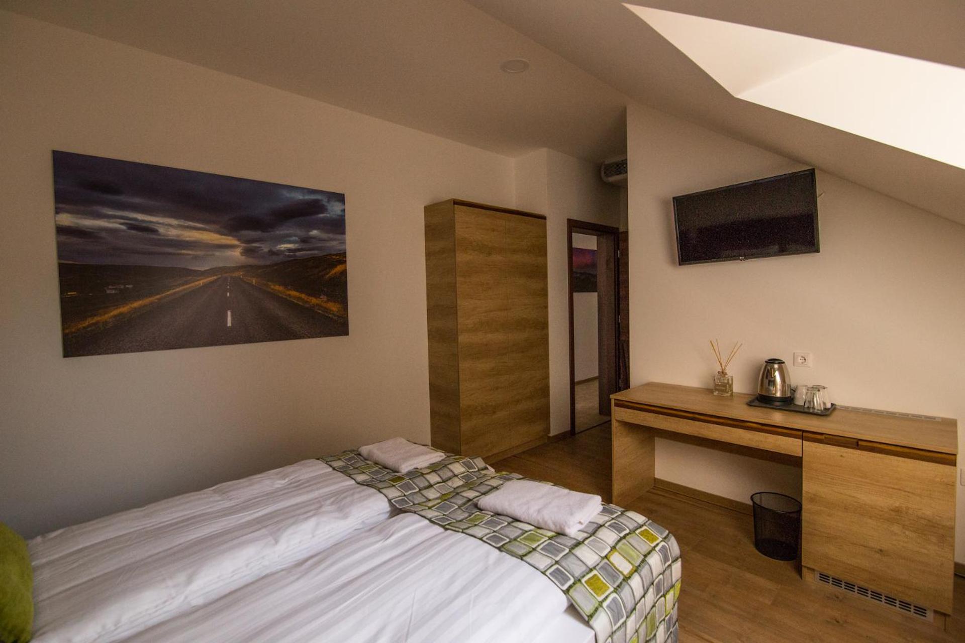 Double Room with Private Bathroom - Photo 5