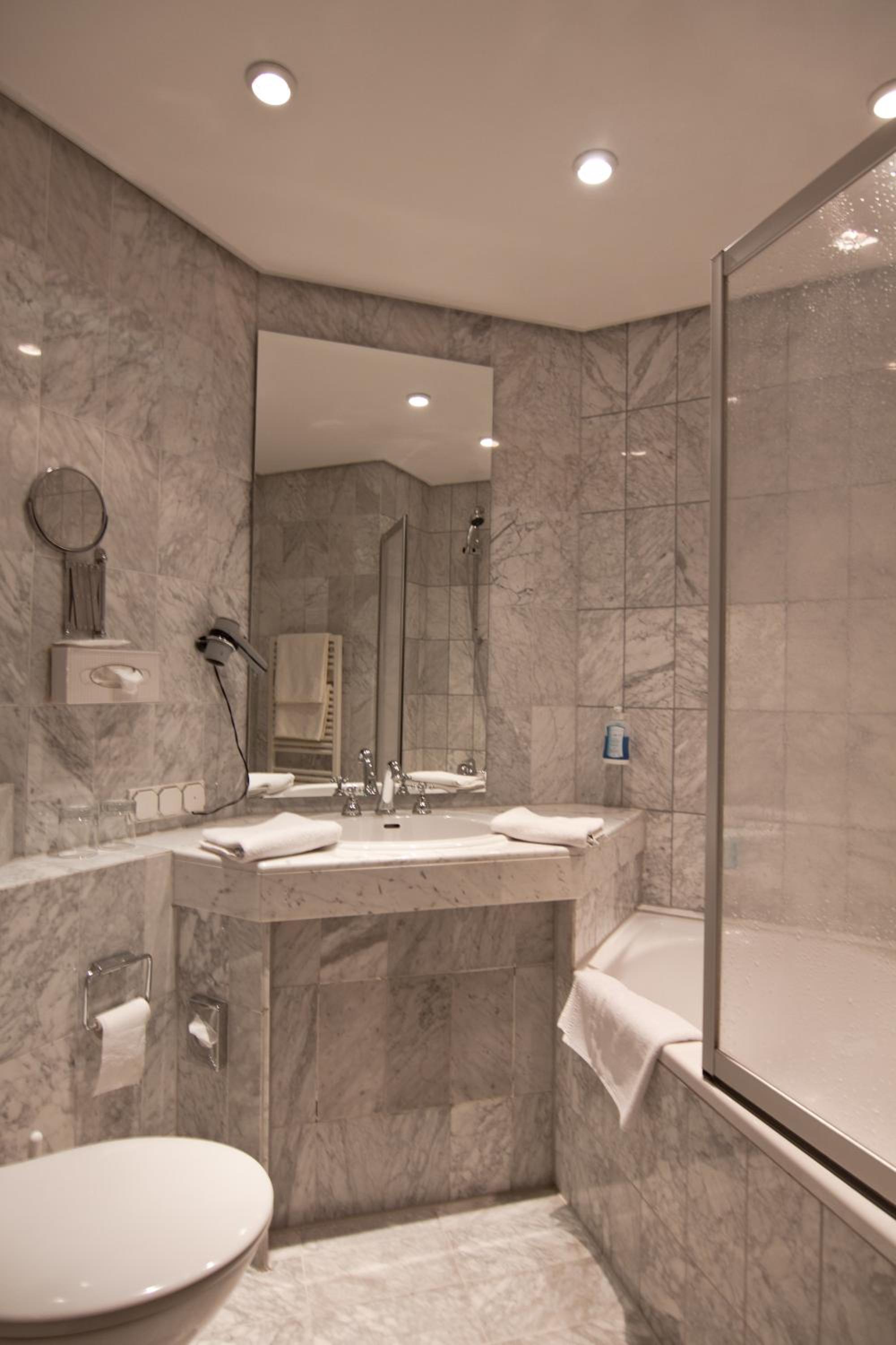 Business Double Room - Photo 8