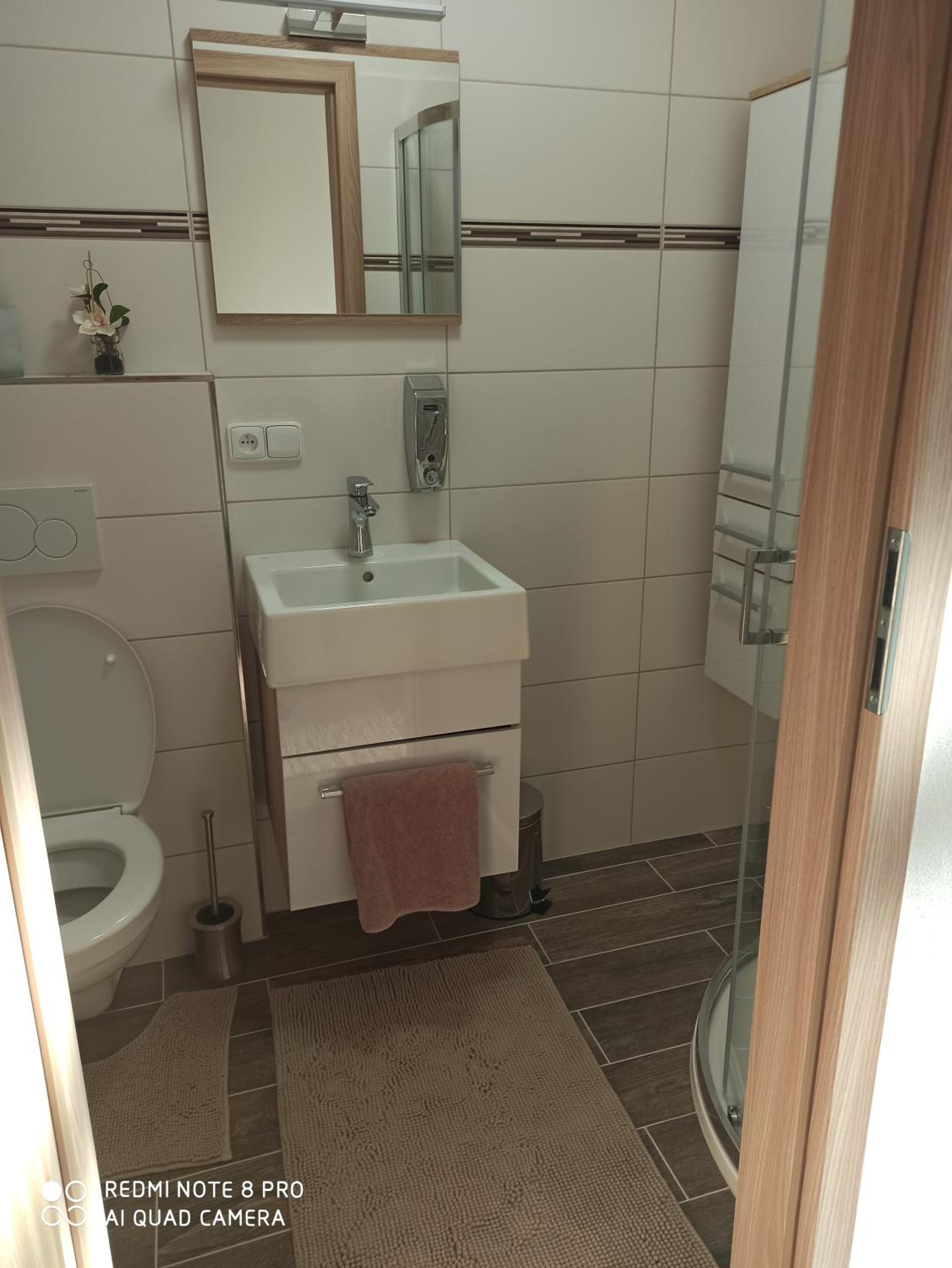 Family Room with Private Bathroom photo 2