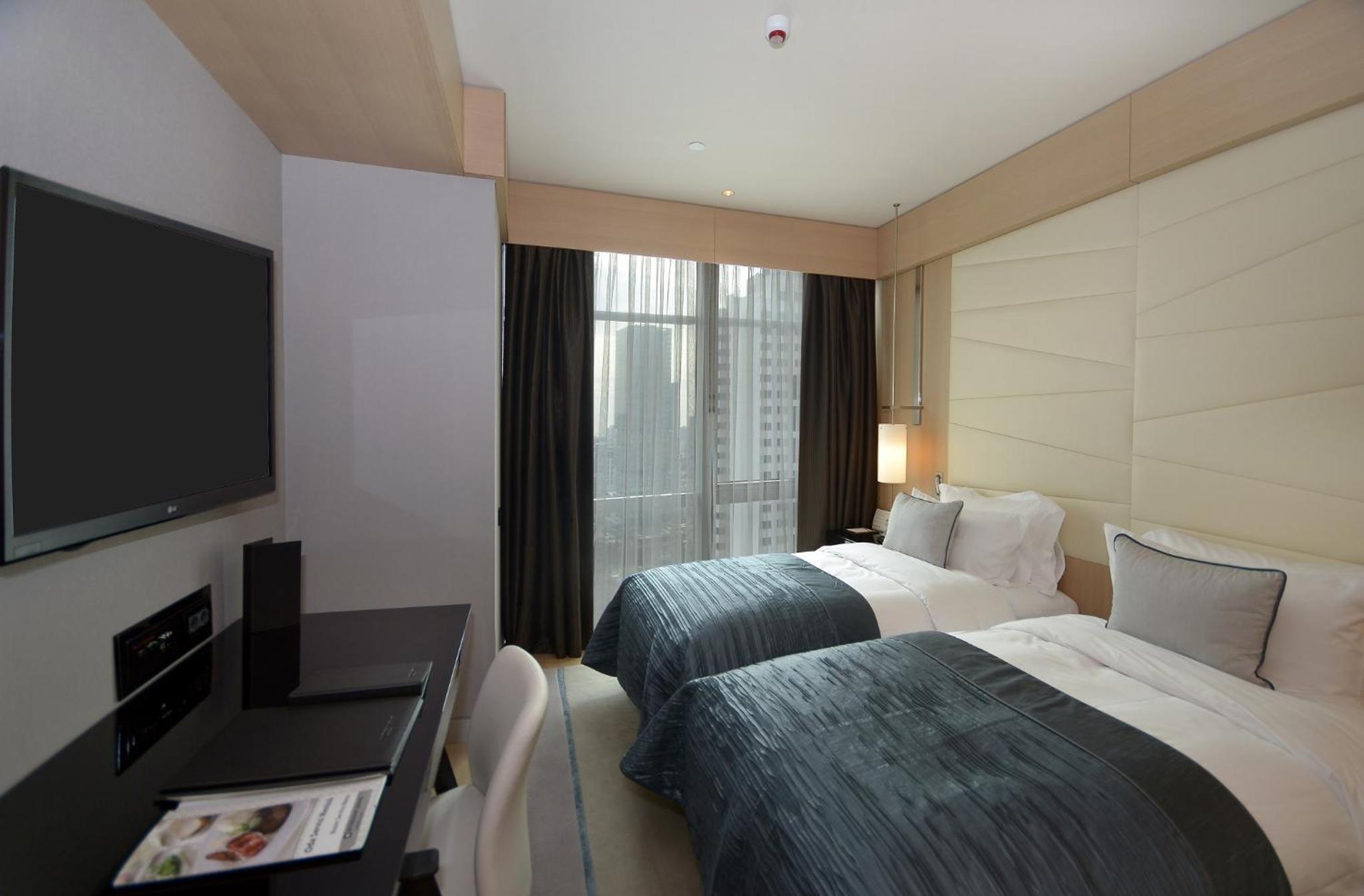 Family Two Bedroom Suite with Partial Sea View & Kitchenette