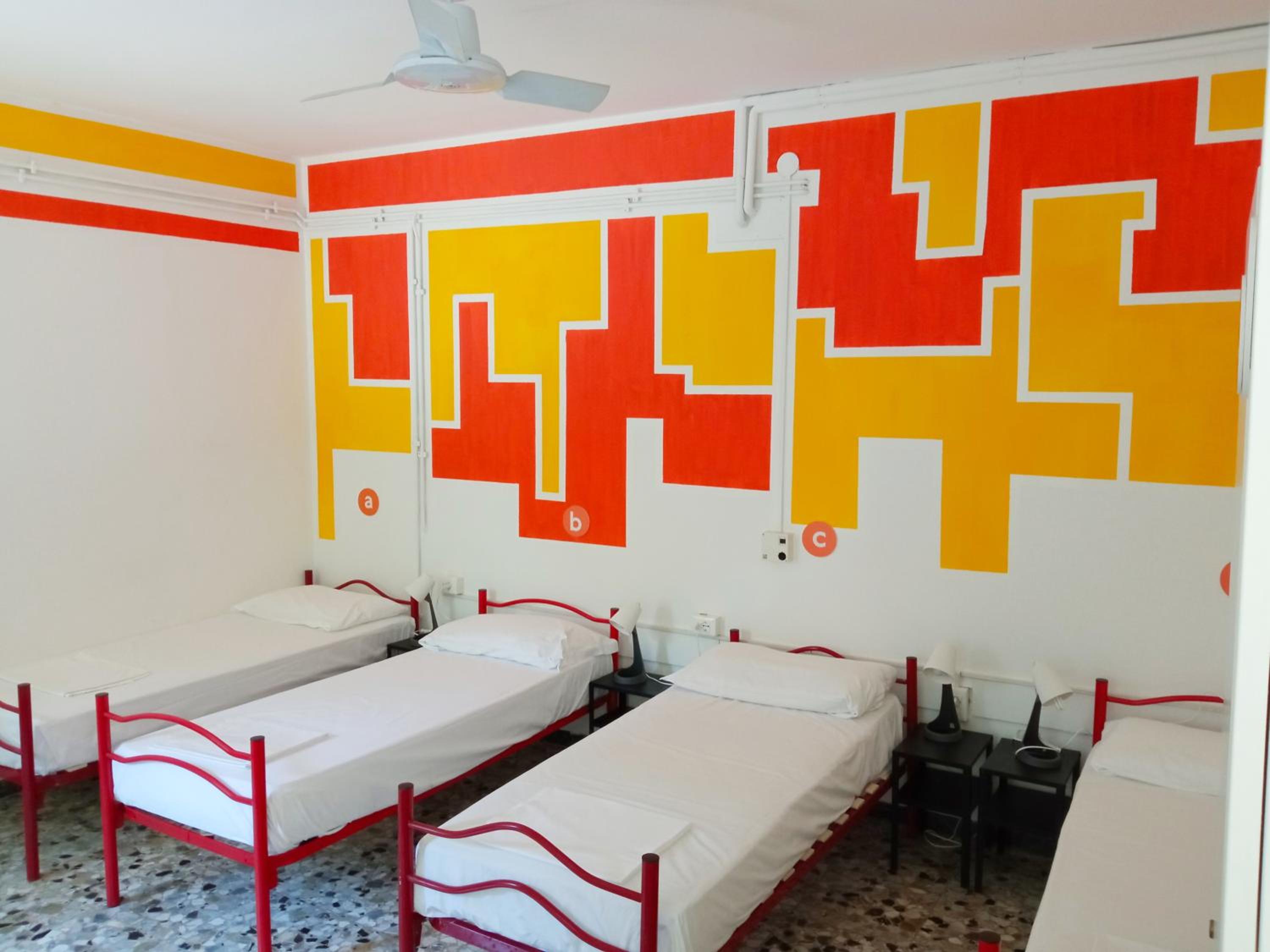 Bed in 4-Bed Mixed Dormitory Room photo 3