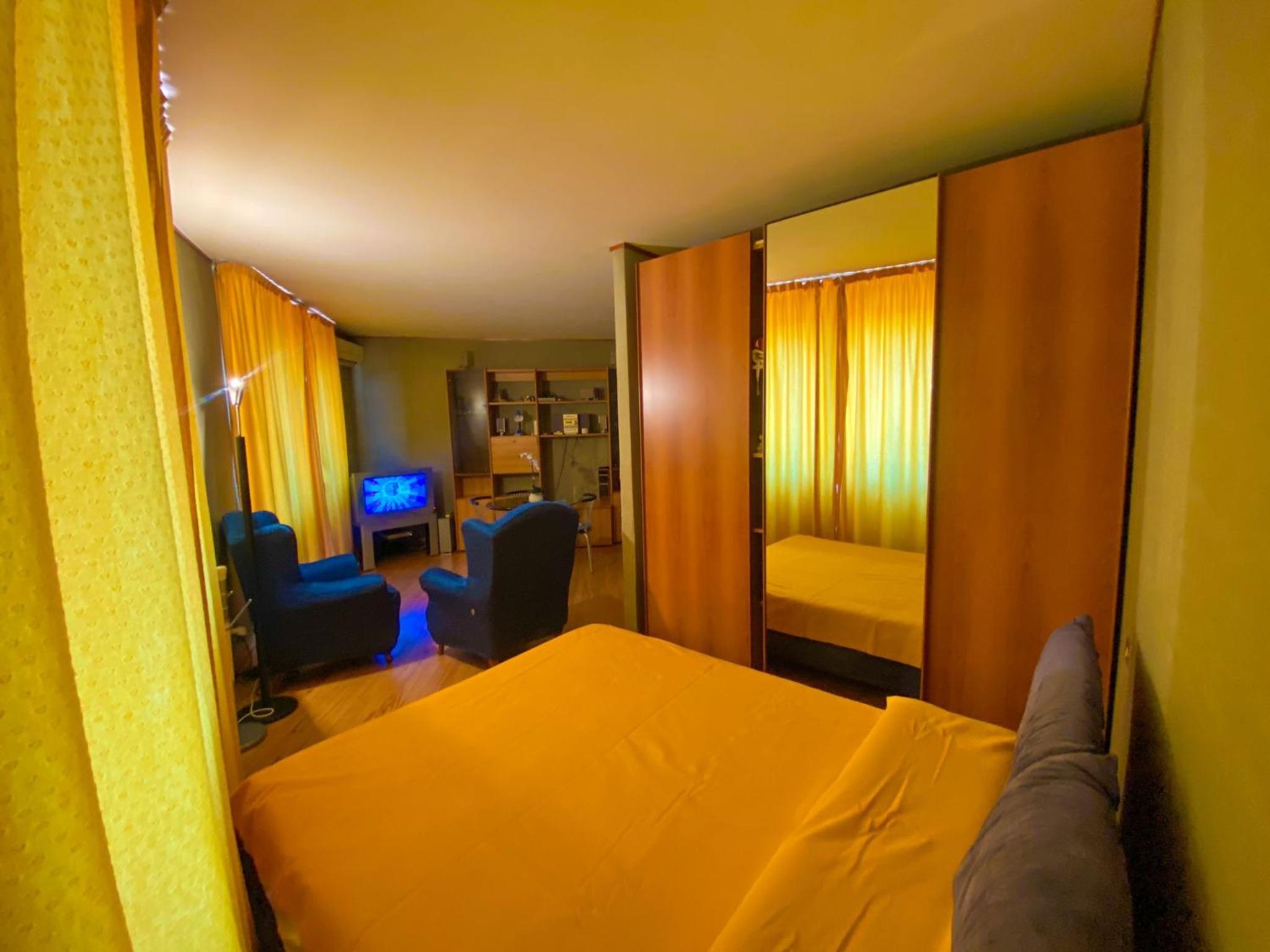Studio Apartment - Photo 30