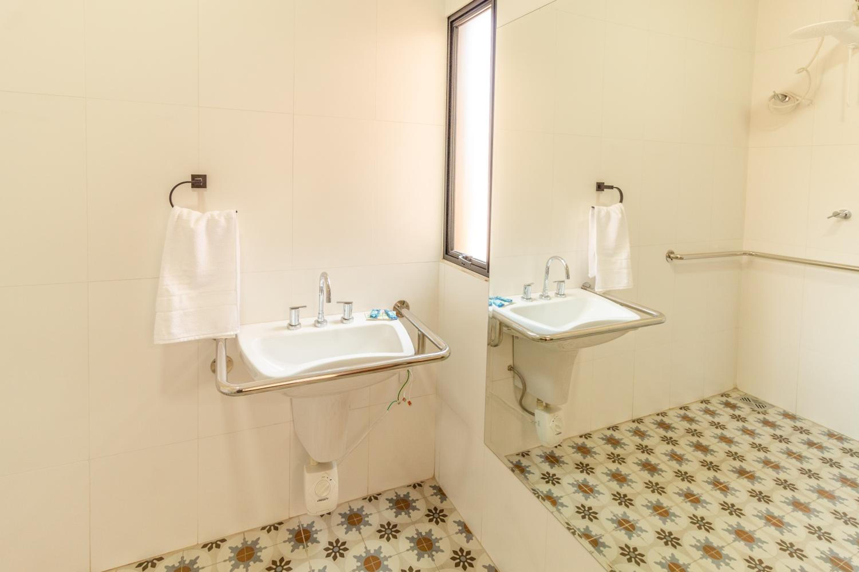 Studio - Disability Access - Photo 16