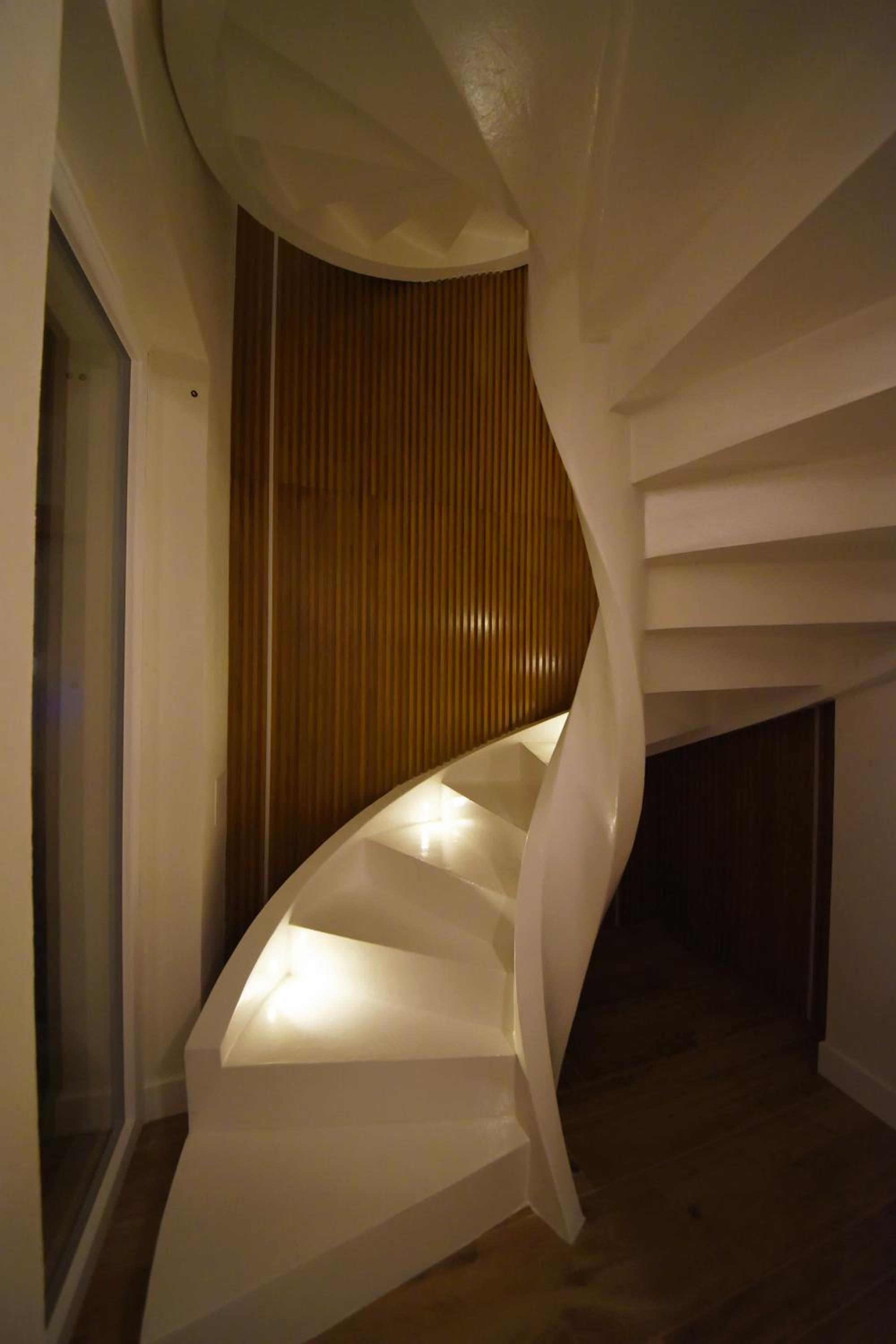 King Room with Balcony - Photo 19