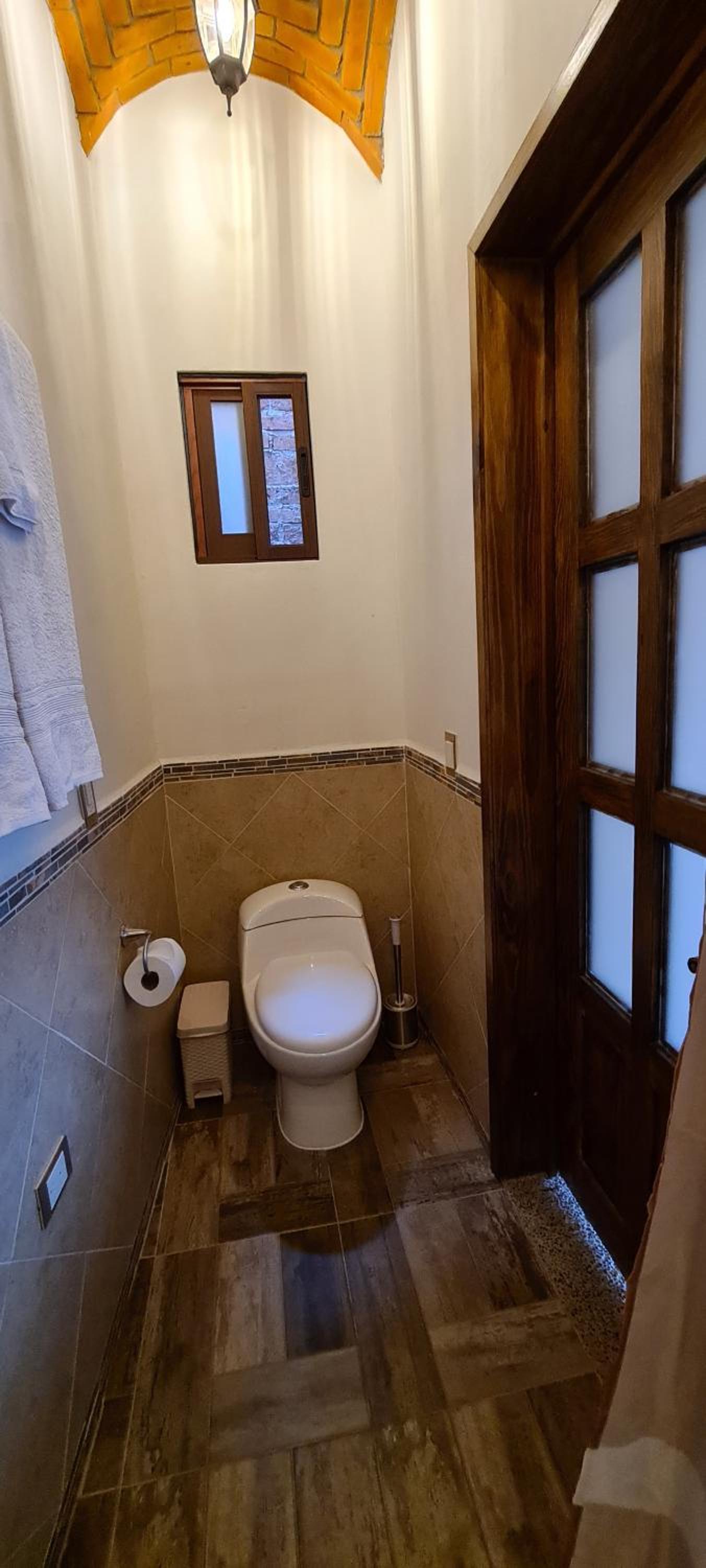 Deluxe King Room - Photo 13
