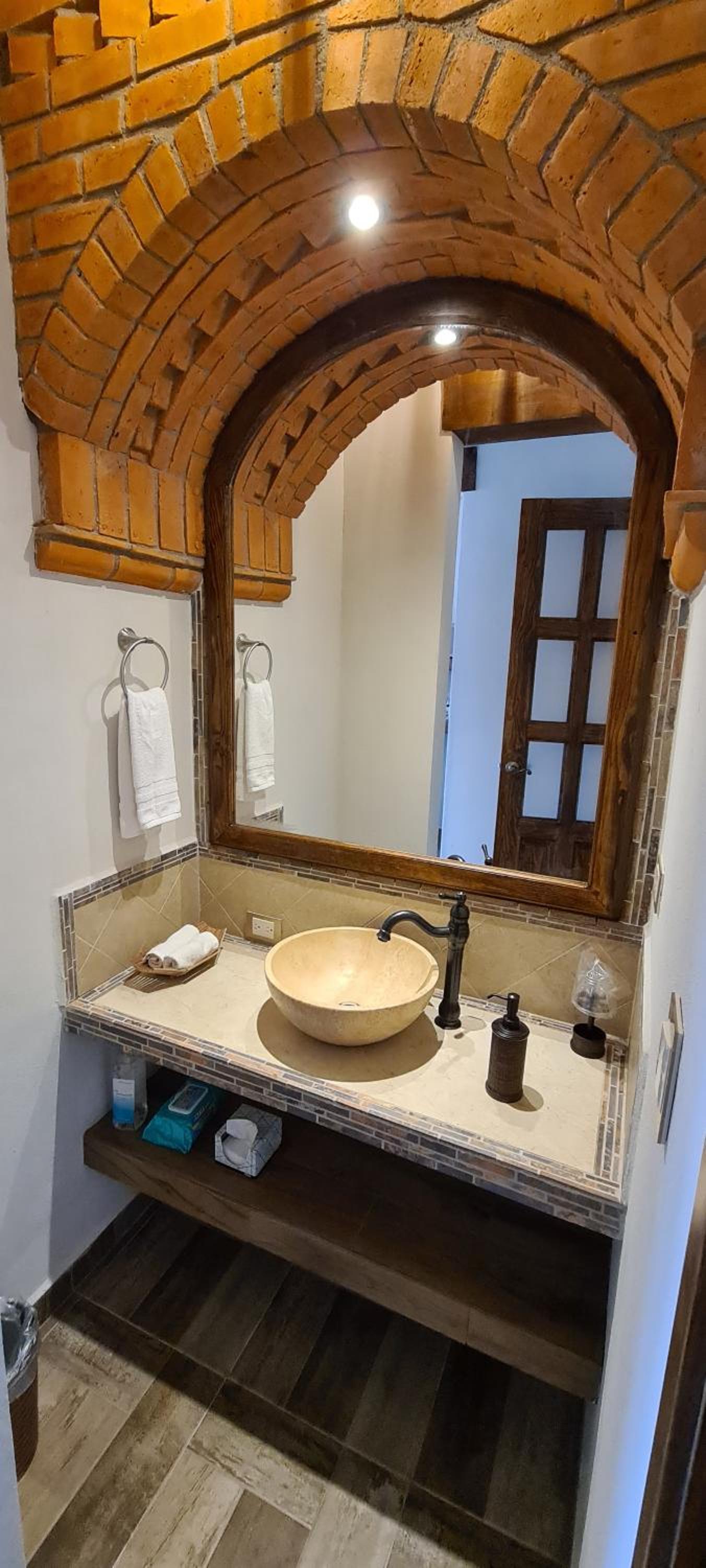 Deluxe King Room - Photo 15