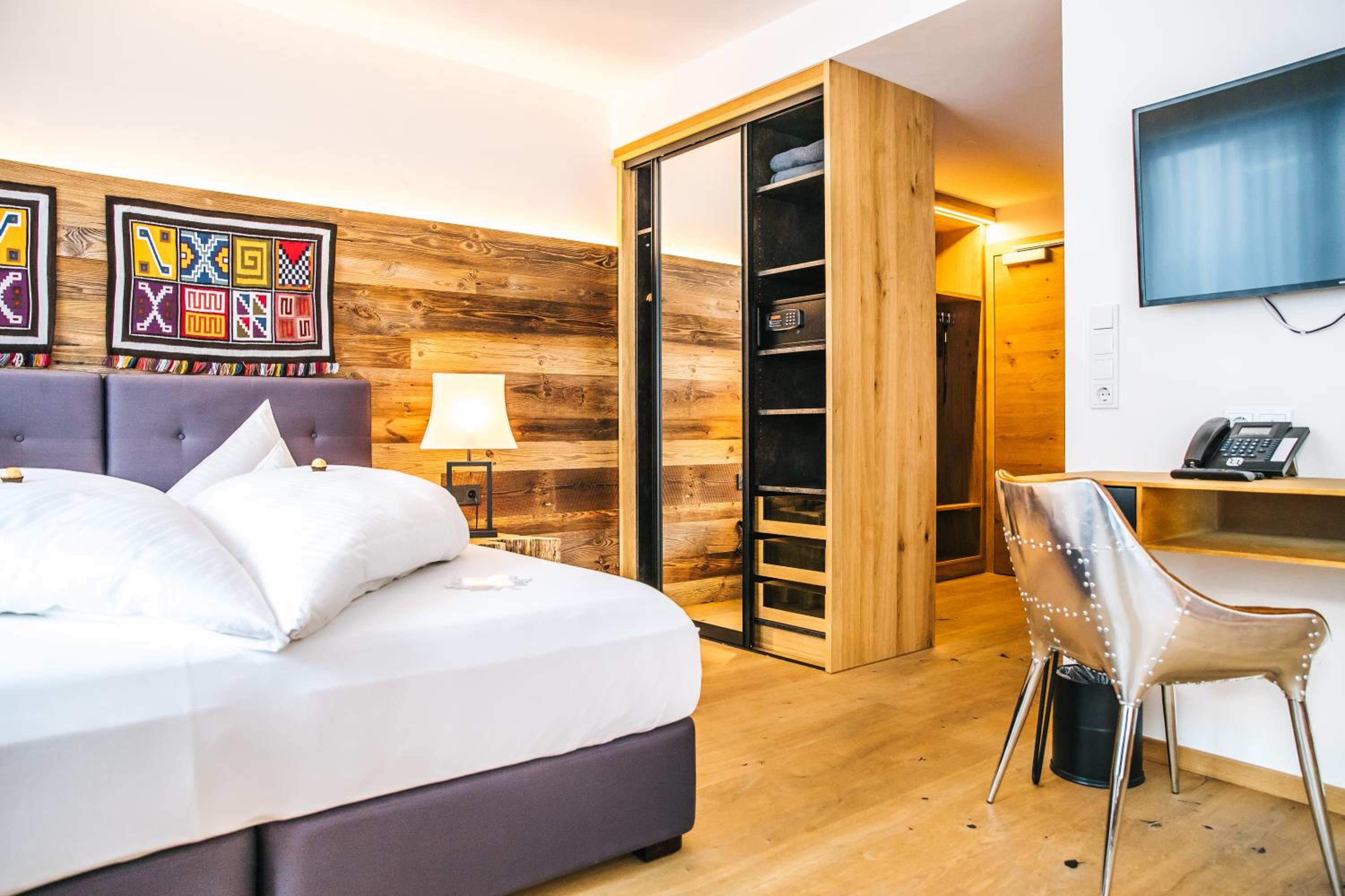 Deluxe Double Room - Photo 12