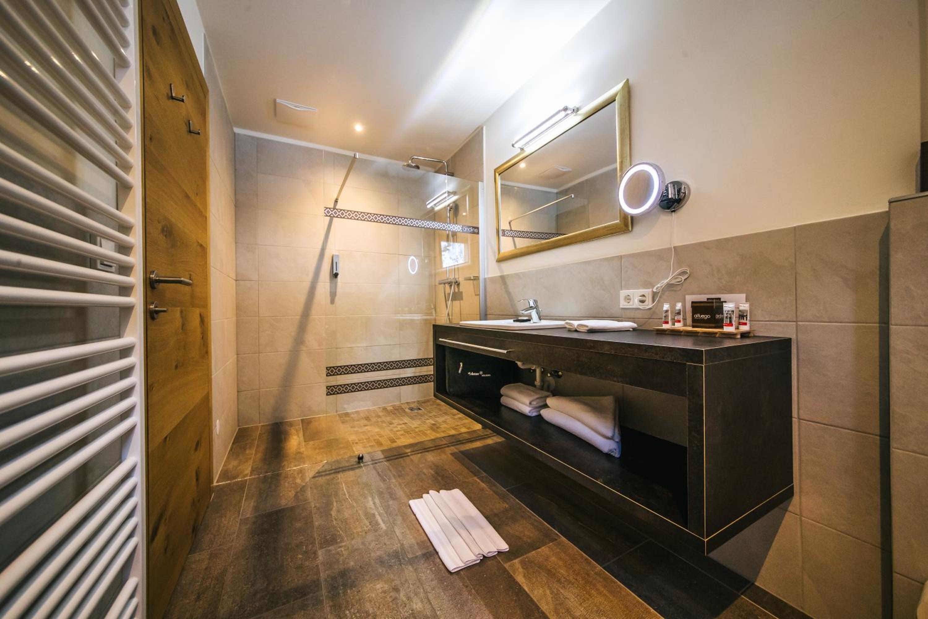 Deluxe Double Room - Photo 25