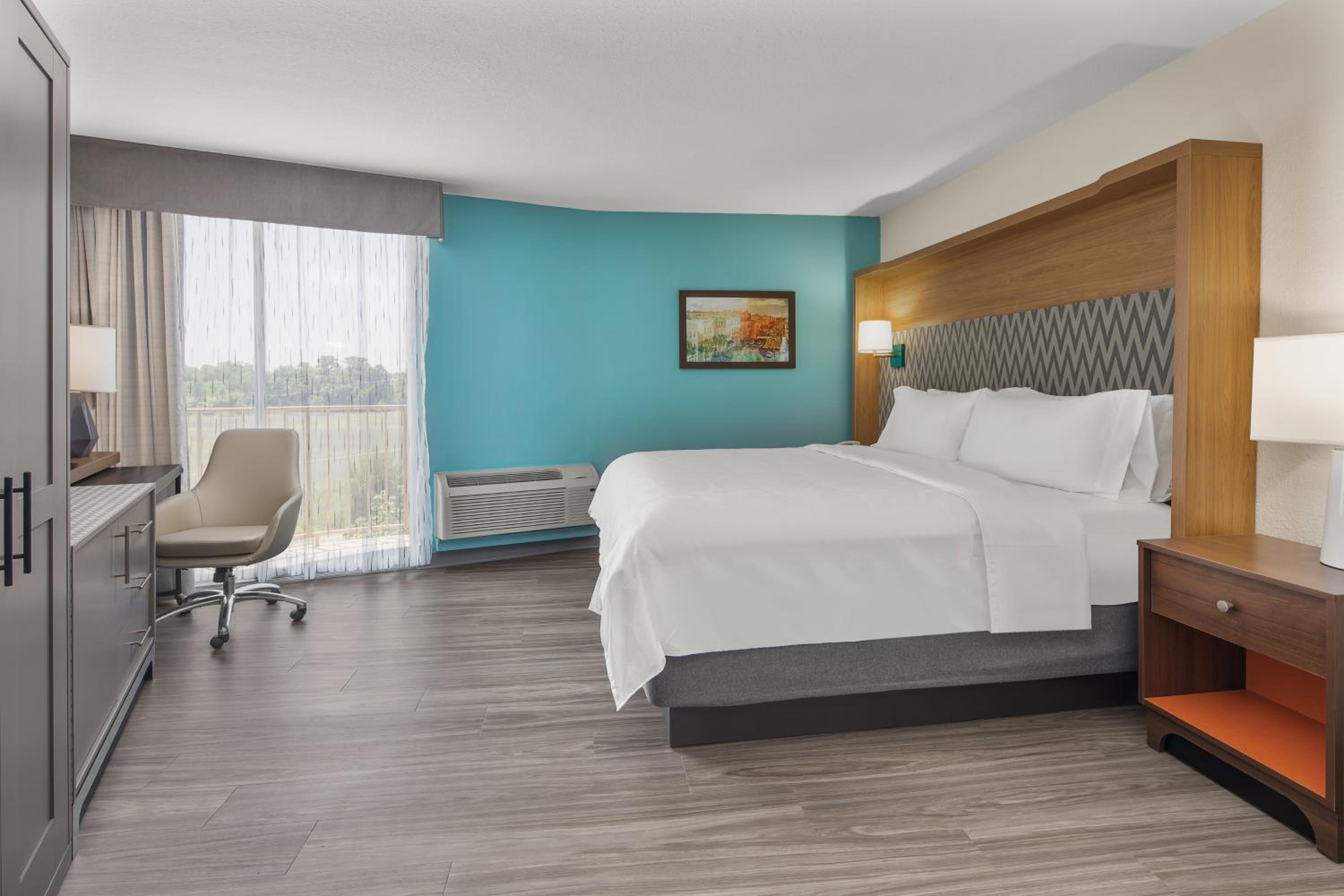 King Room - Mobility Access/Hearing Accessible - Photo 4