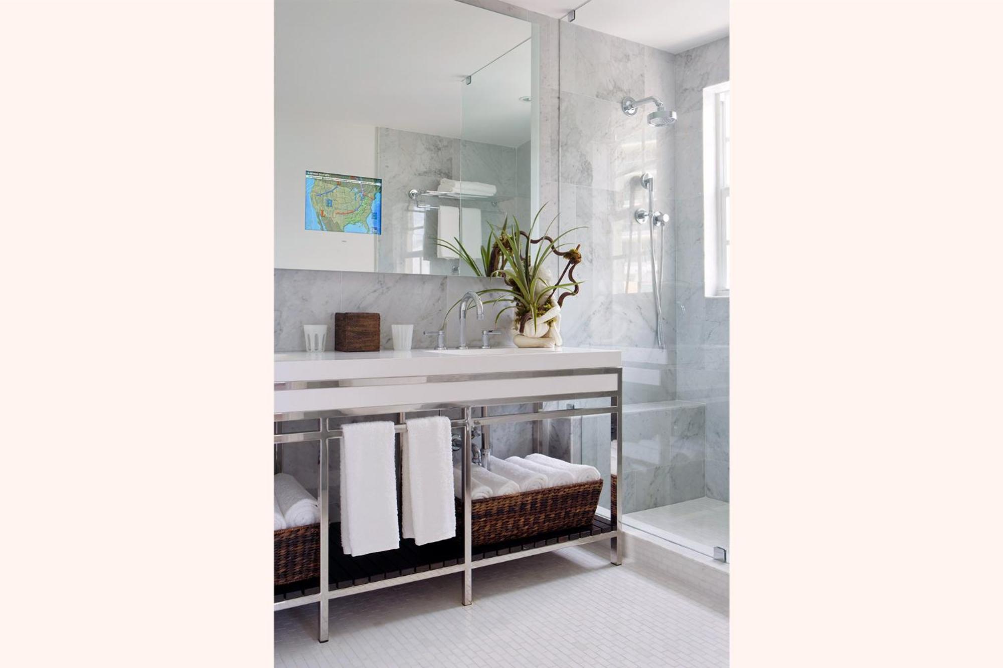 Classic King Suite - Photo 8