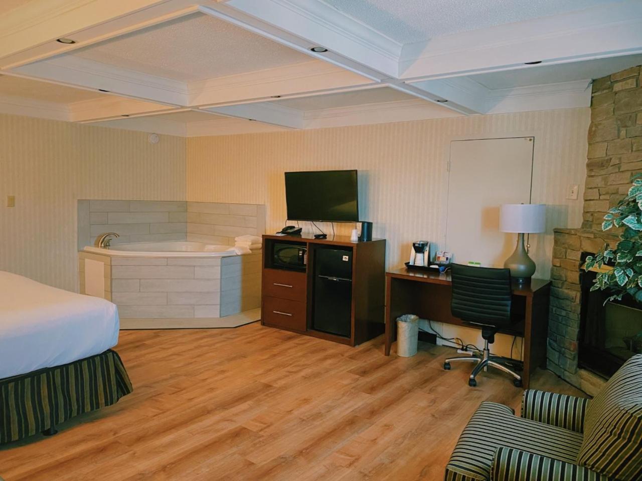 Suite with Sofa Bed - Photo 5