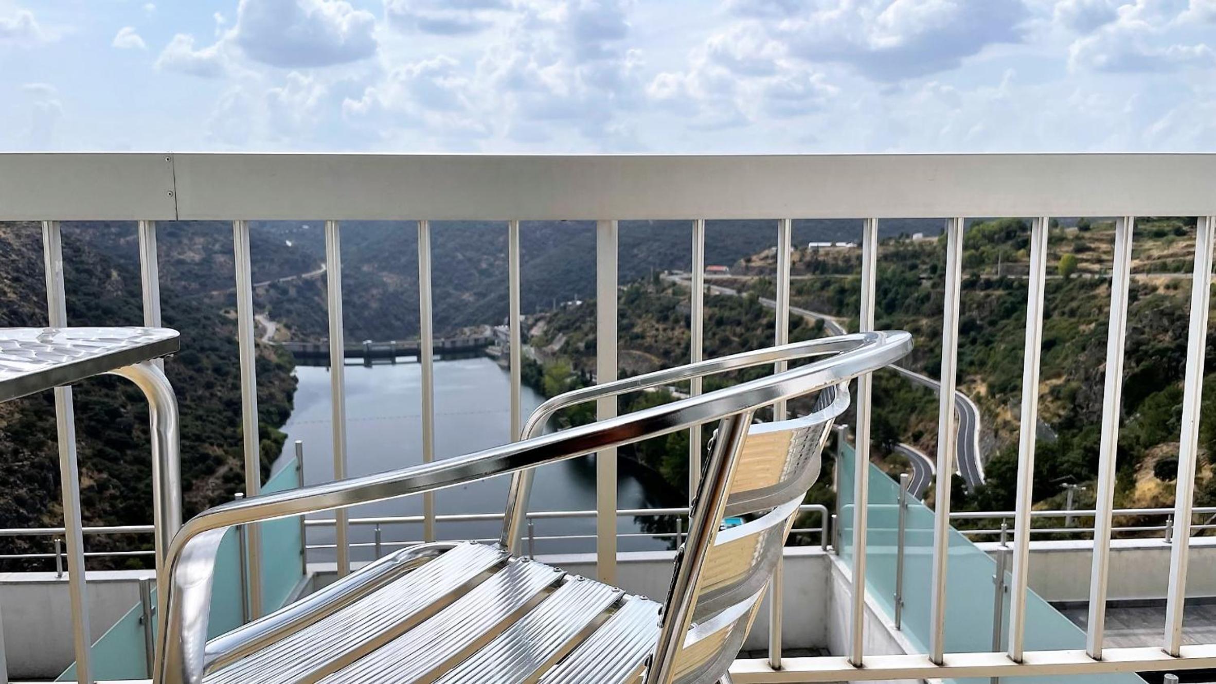Triple Room with Lake View - Photo 11