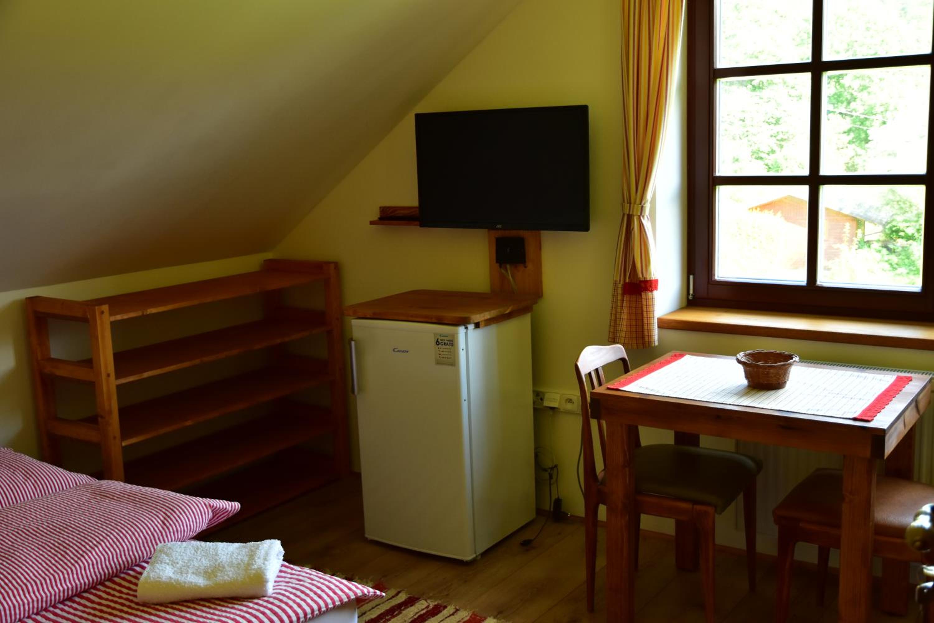 Six-Bedroom House photo 1