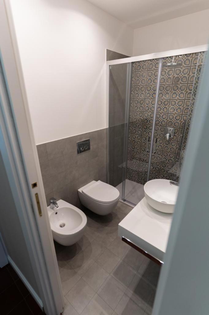 Double Room with Private Bathroom - Photo 11