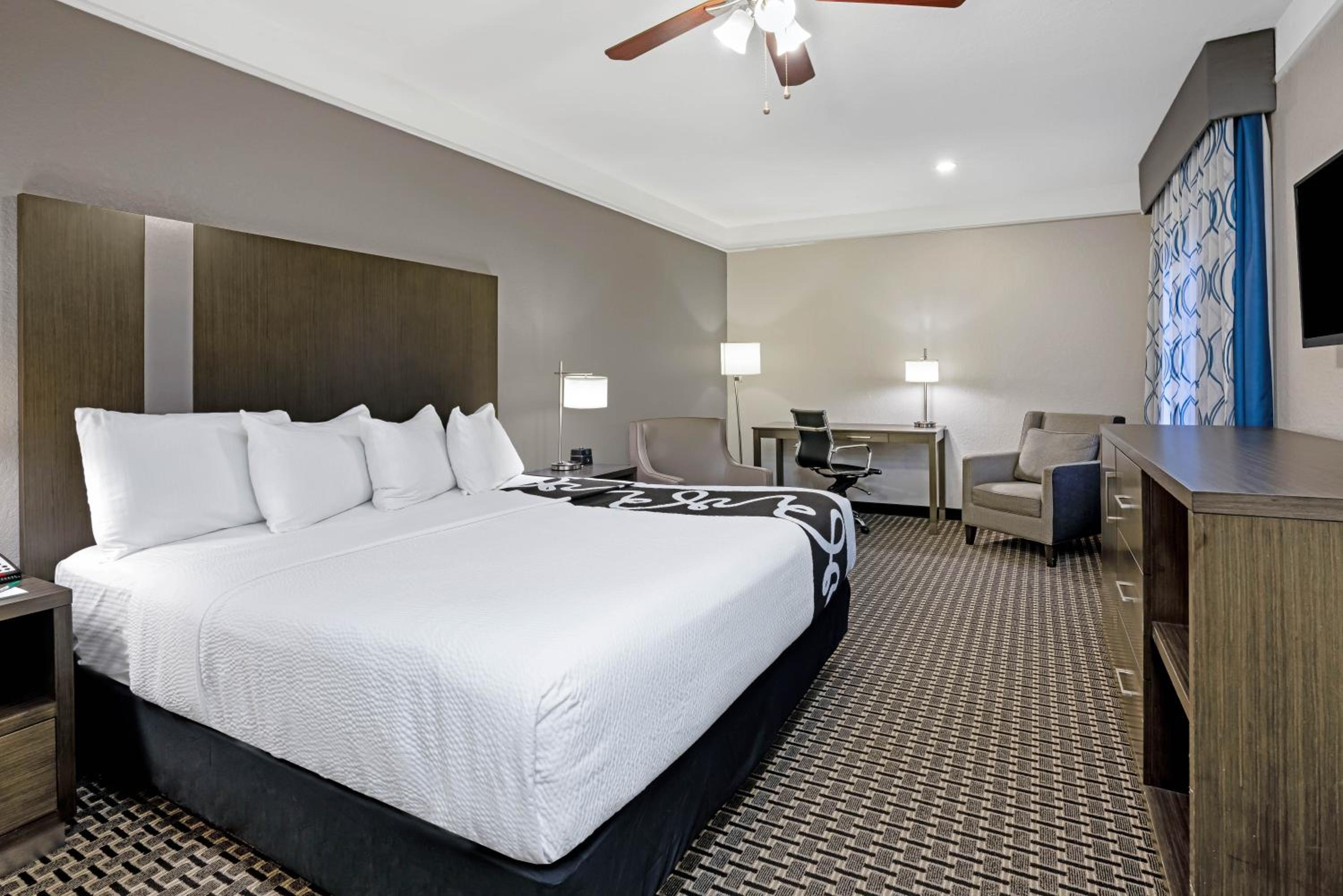 King Room - Non-Smoking - Photo 1
