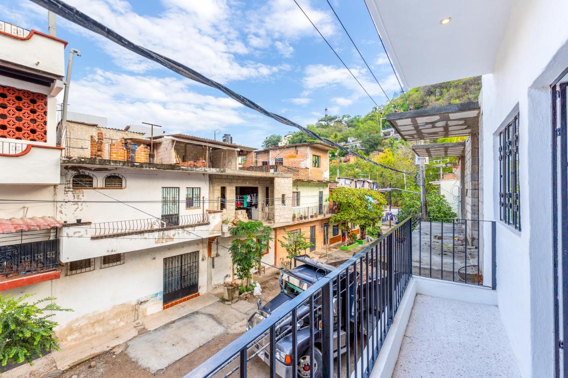 Apartment with Balcony photo 3