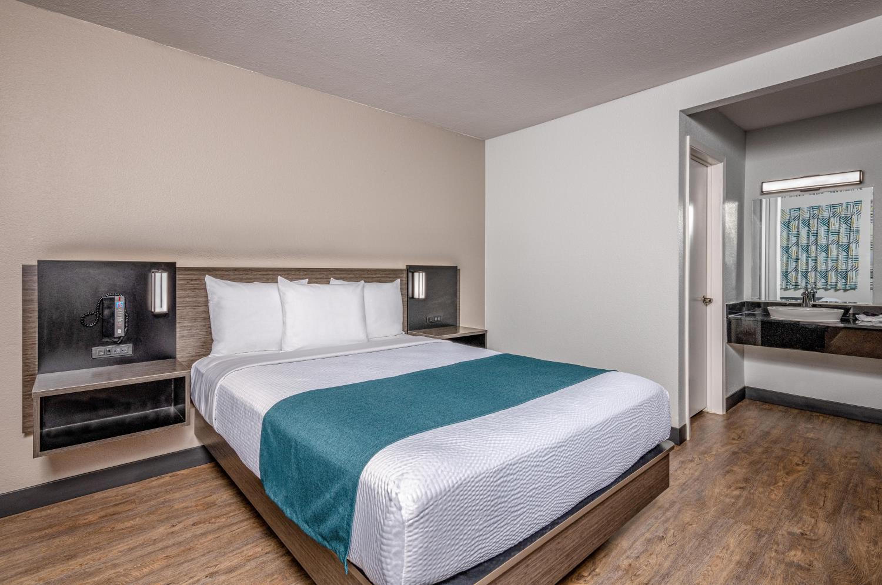 Double Room - Disability Access - Non-Smoking photo 3