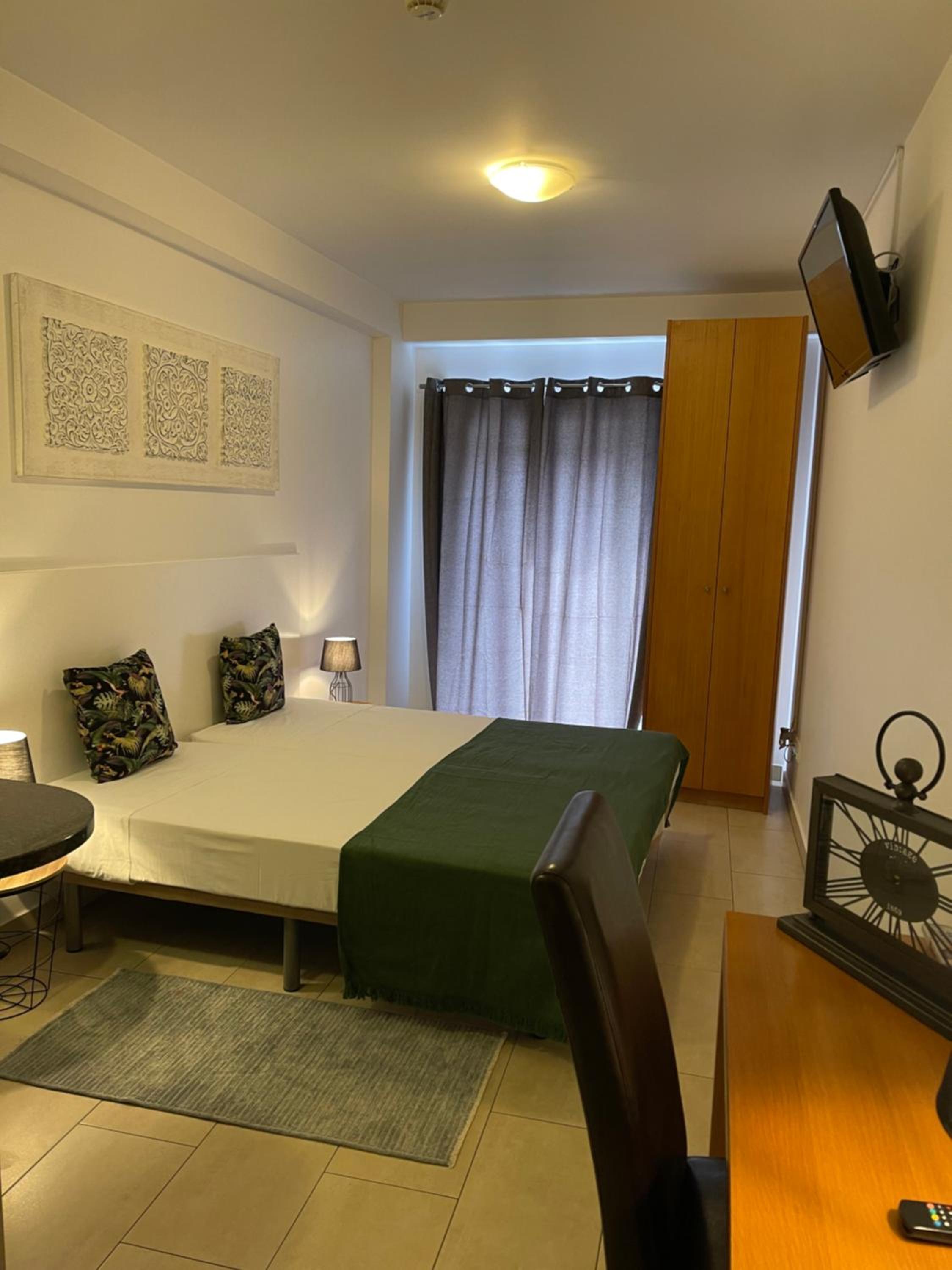 Studio (2 Adults) - Photo 1